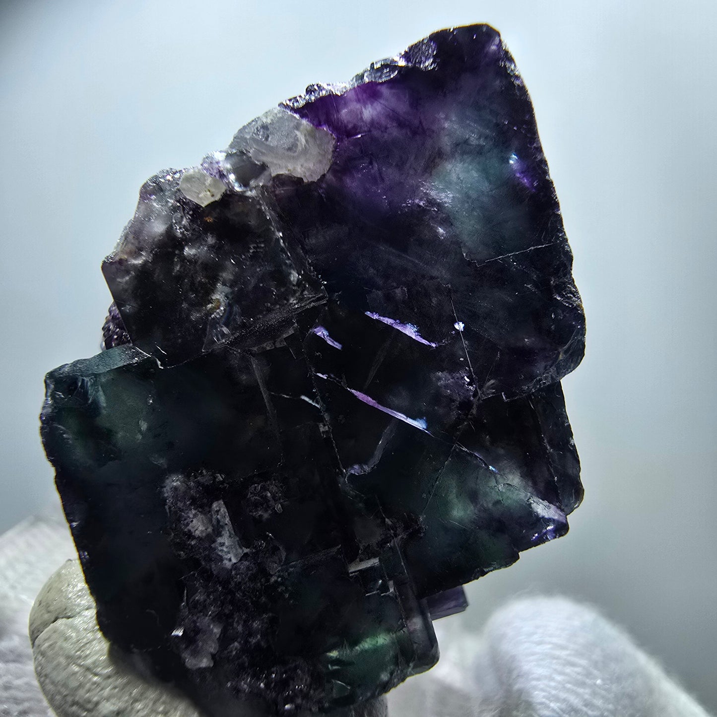 Spécimen rare de cube de fluorite fantôme, vert zonal et violet, Okorusu, Namibie, 31 x 24 x 21 mm