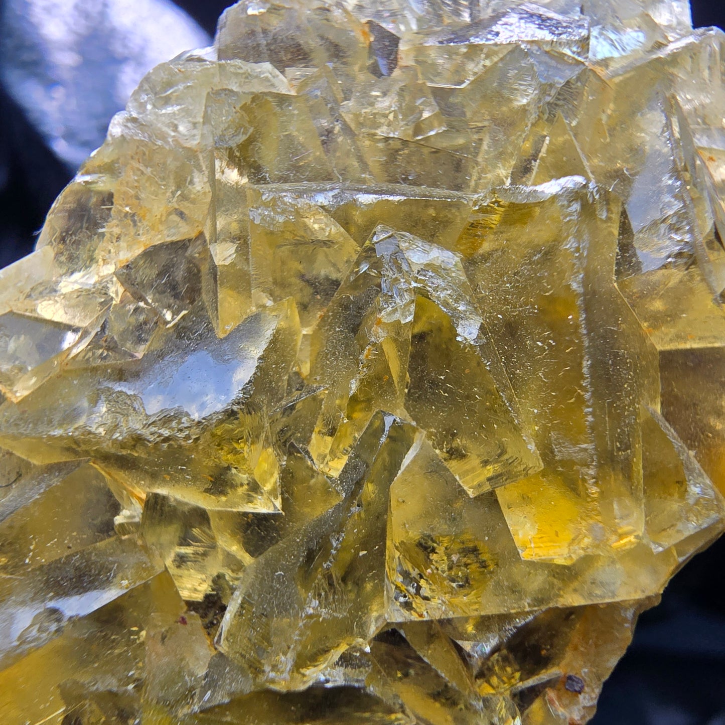 Klare Honey Pocket Phantom Fluorit Würfel Stufe gelb Okorusu, Namibia 44*27*15mm