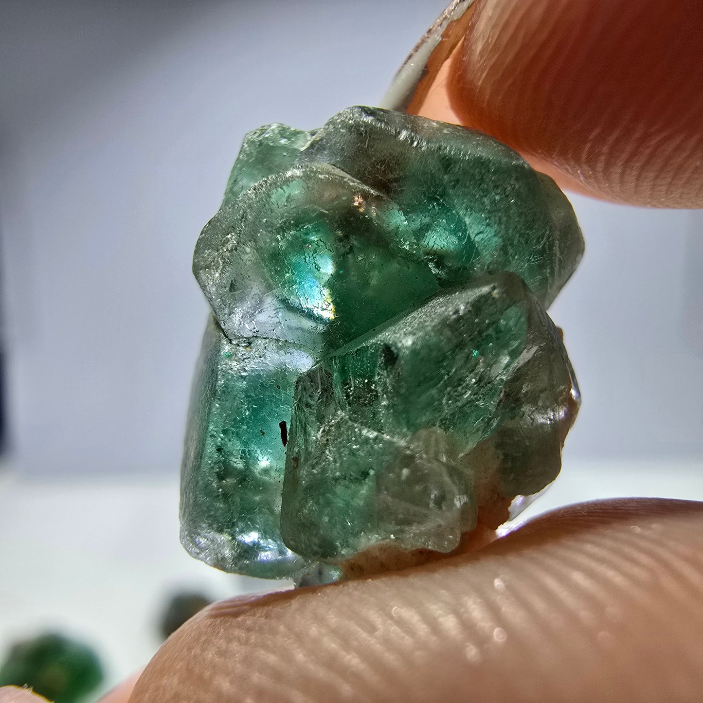 Lot de 16 fluorites fantômes, hyalites, tourmalines Schörl, muscovites, Erongo, Namibie