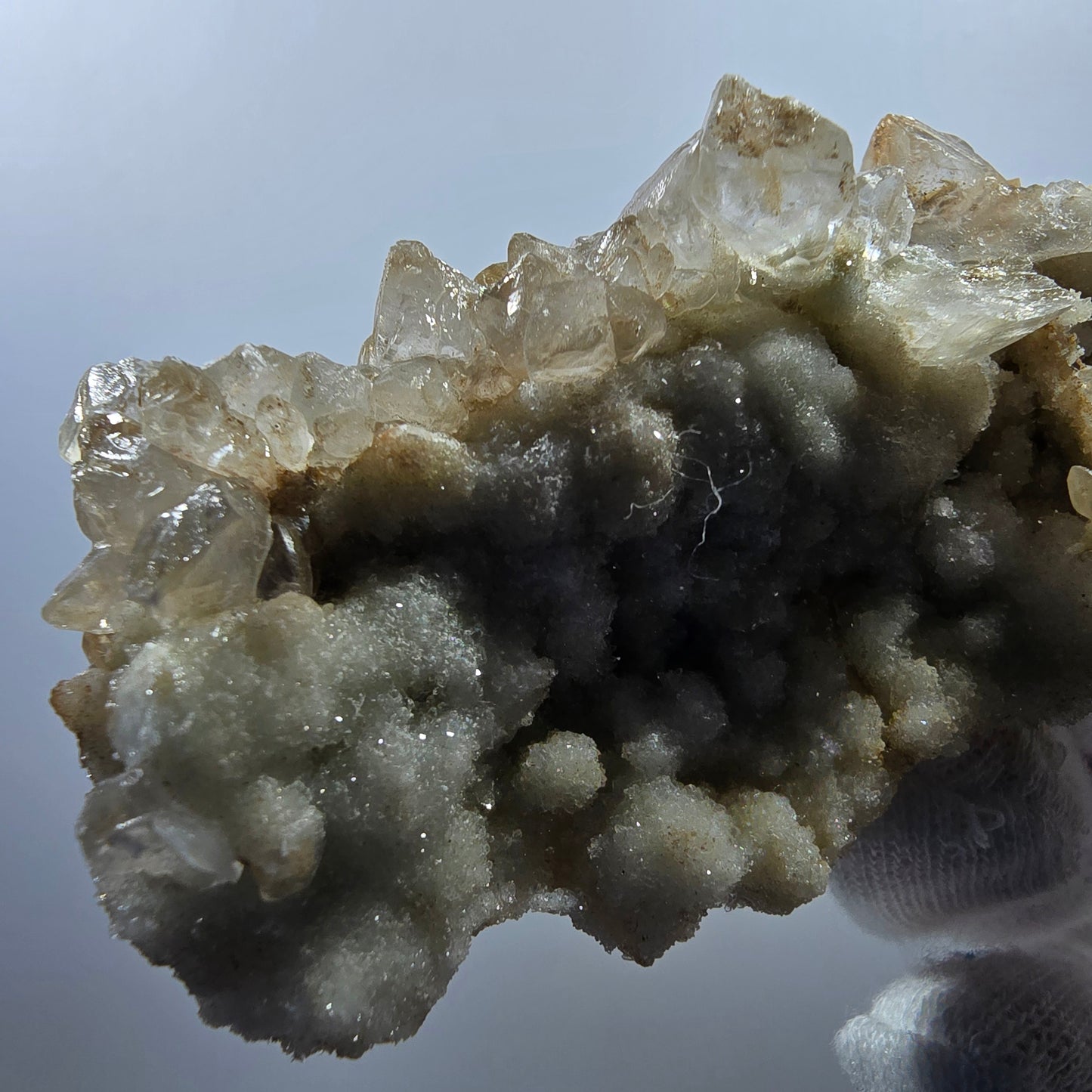 Spécimen rare de calcite UV, mine Valentine Pocket, Goboboseb, Namibie, 88 x 44 x 29 mm