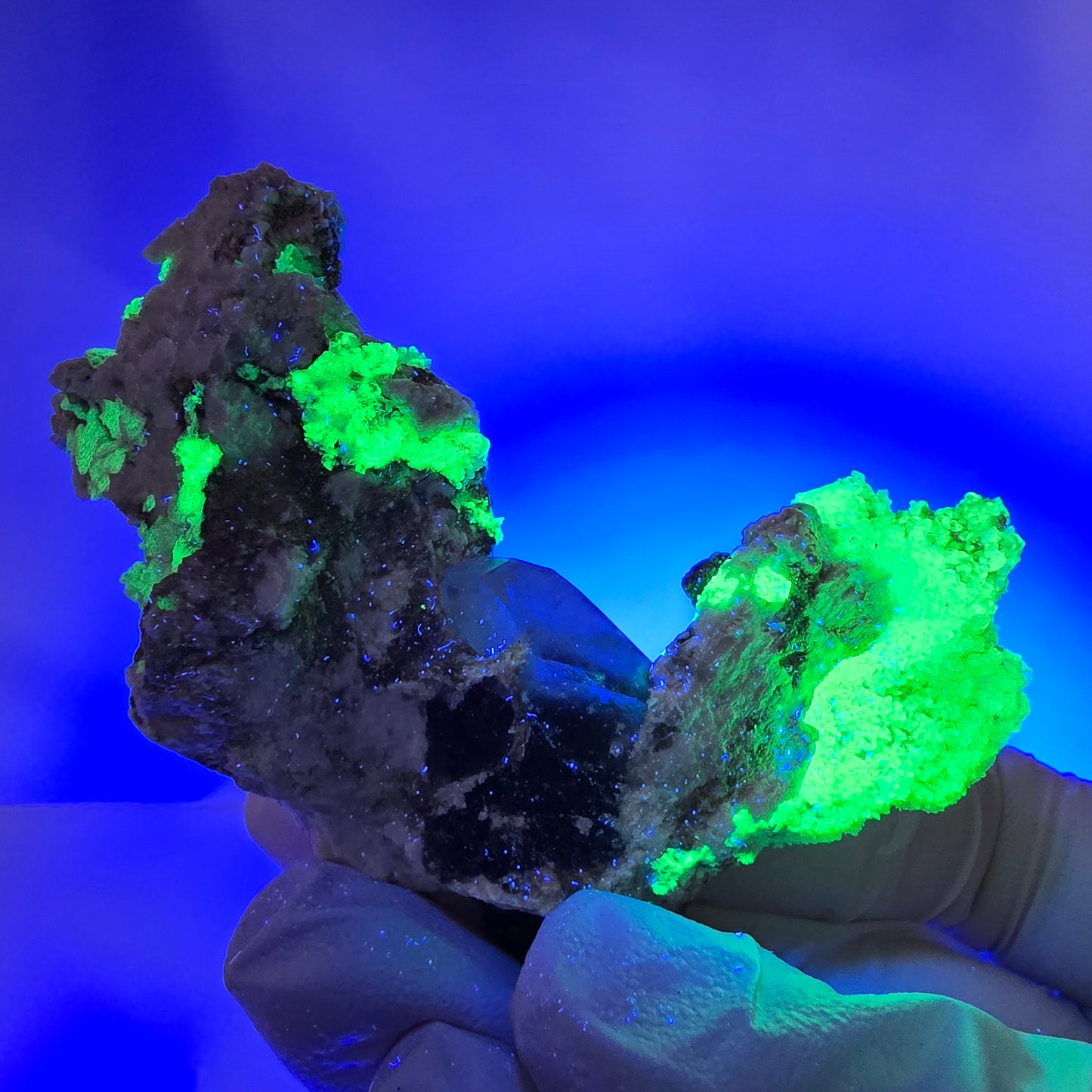 Spécimen rare d'opale hyalite, de quartz fumé et d'orthose, Erongo, Namibie, 70 x 61 x 30 mm