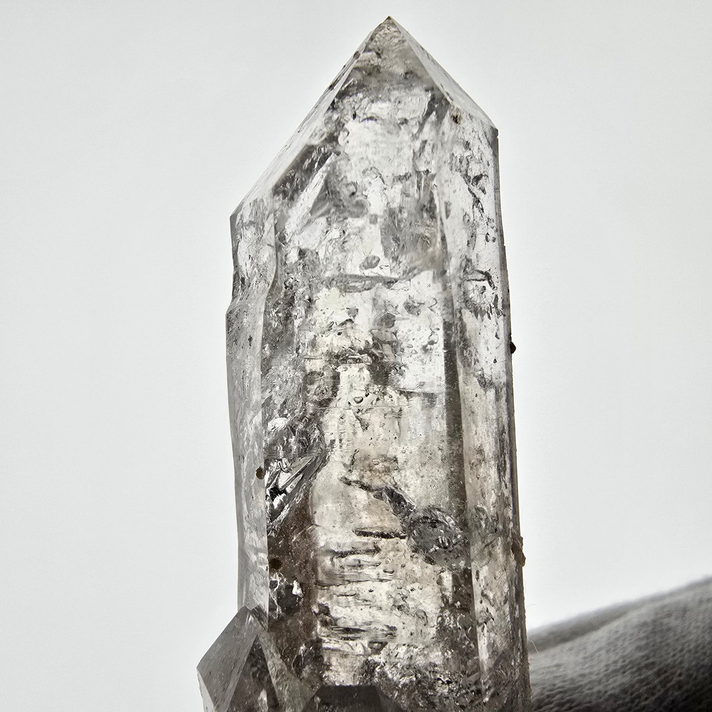 Squelette Fantôme Quartz Fumé DT Sceptre Valentine Pocket Goboboseb Namibie 103*24*18mm