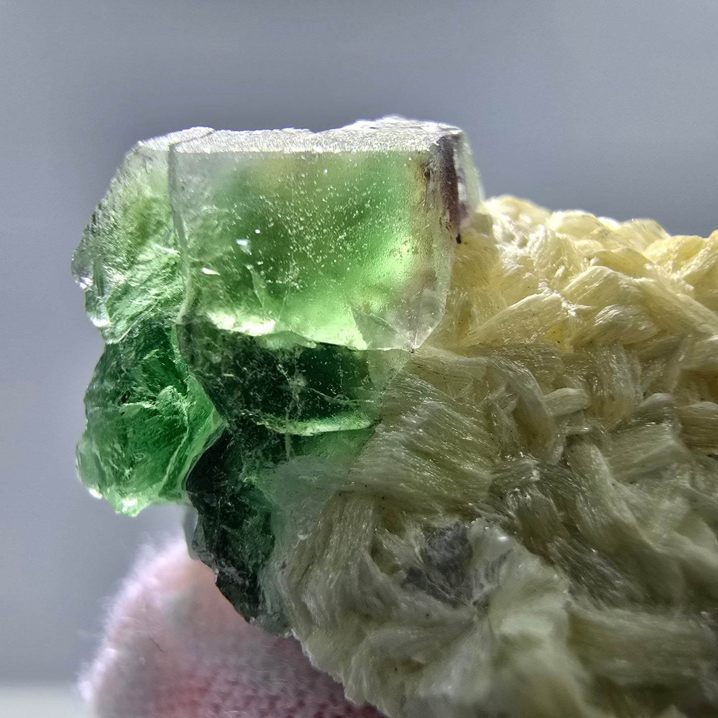 Phantom Fluorit Würfel, Muskovit Stufe Erongo, Namibia 28*21*18mm Sammlung