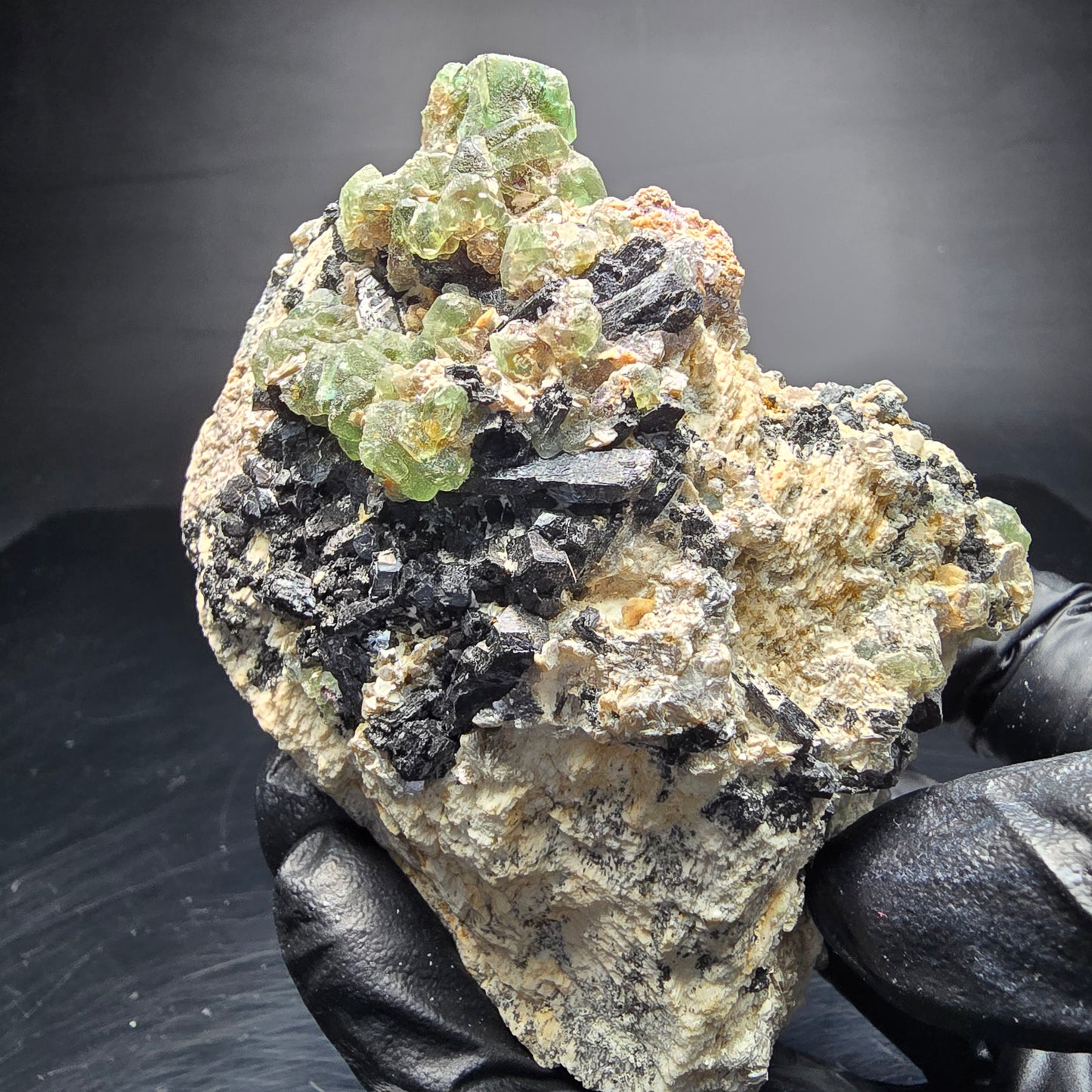 Grande fluorite fantôme, tourmaline Schörl, stade muscovite Erongo Namibie 82*51*58mm
