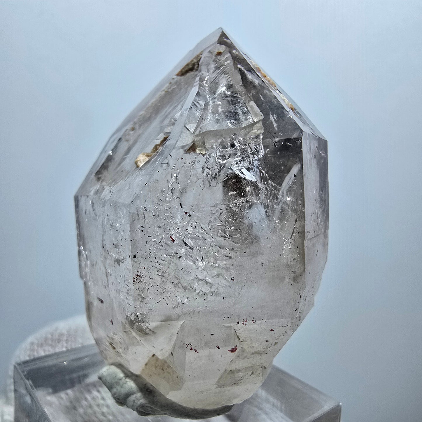 Pointe de sceptre en quartz fumé fantôme transparent, Goboboseb, Namibie, 44 x 33 x 22 mm