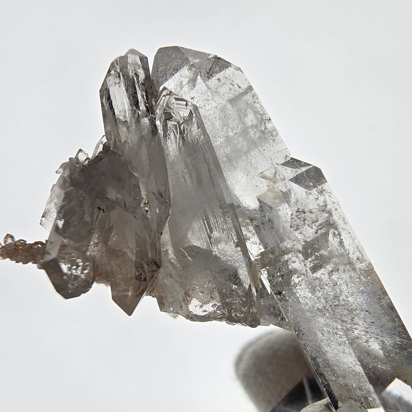 Sceptre fantôme squelette en quartz fumé DT sur pochette Matrix Valentine, Namibie 49 x 29 x 22 mm