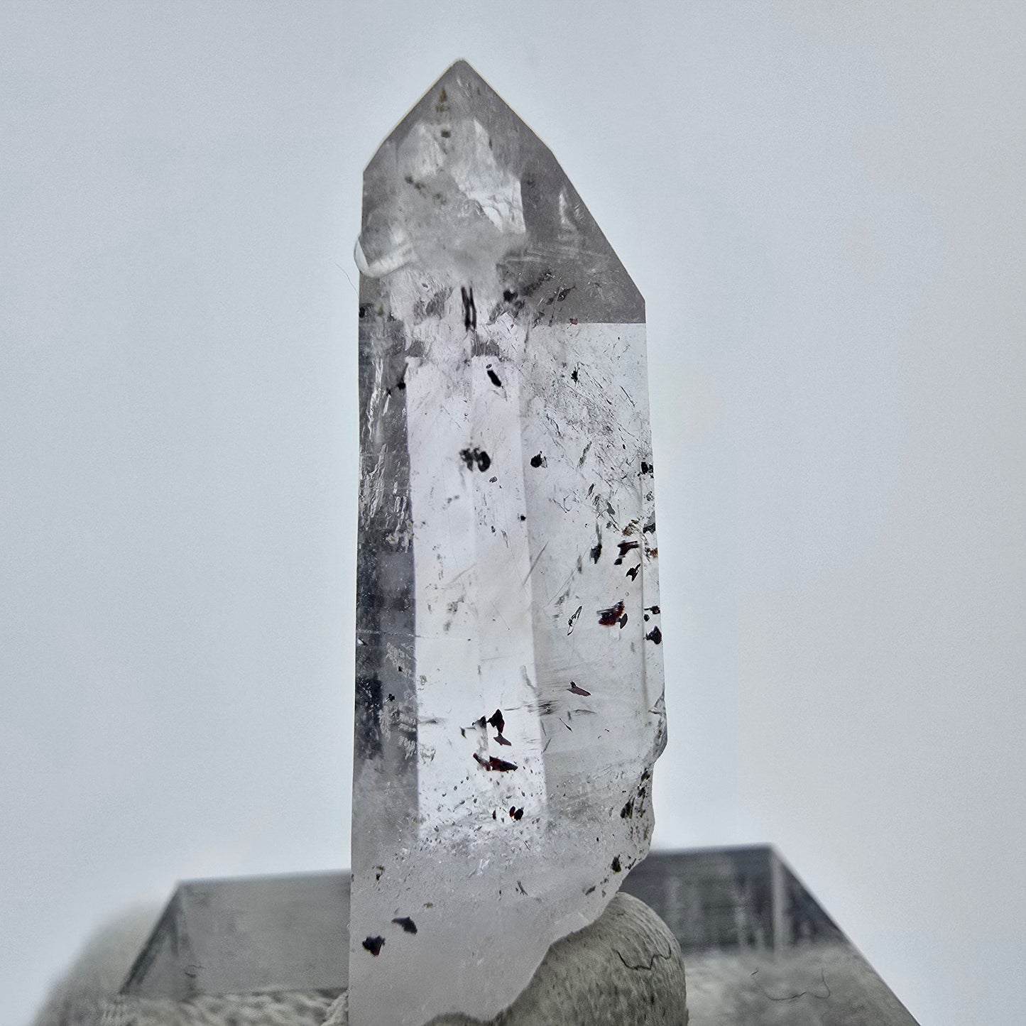 Cristal de quartz fantôme Harlequin, Streep Mine, Goboboseb, Namibie, 32 x 10 x 11 mm
