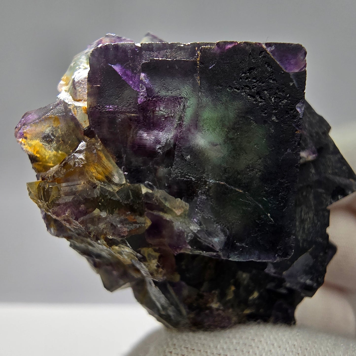 Seltene Phantom Fluorit Würfel Stufe lila grün gelb Okorusu, Namibia 55*46*33mm