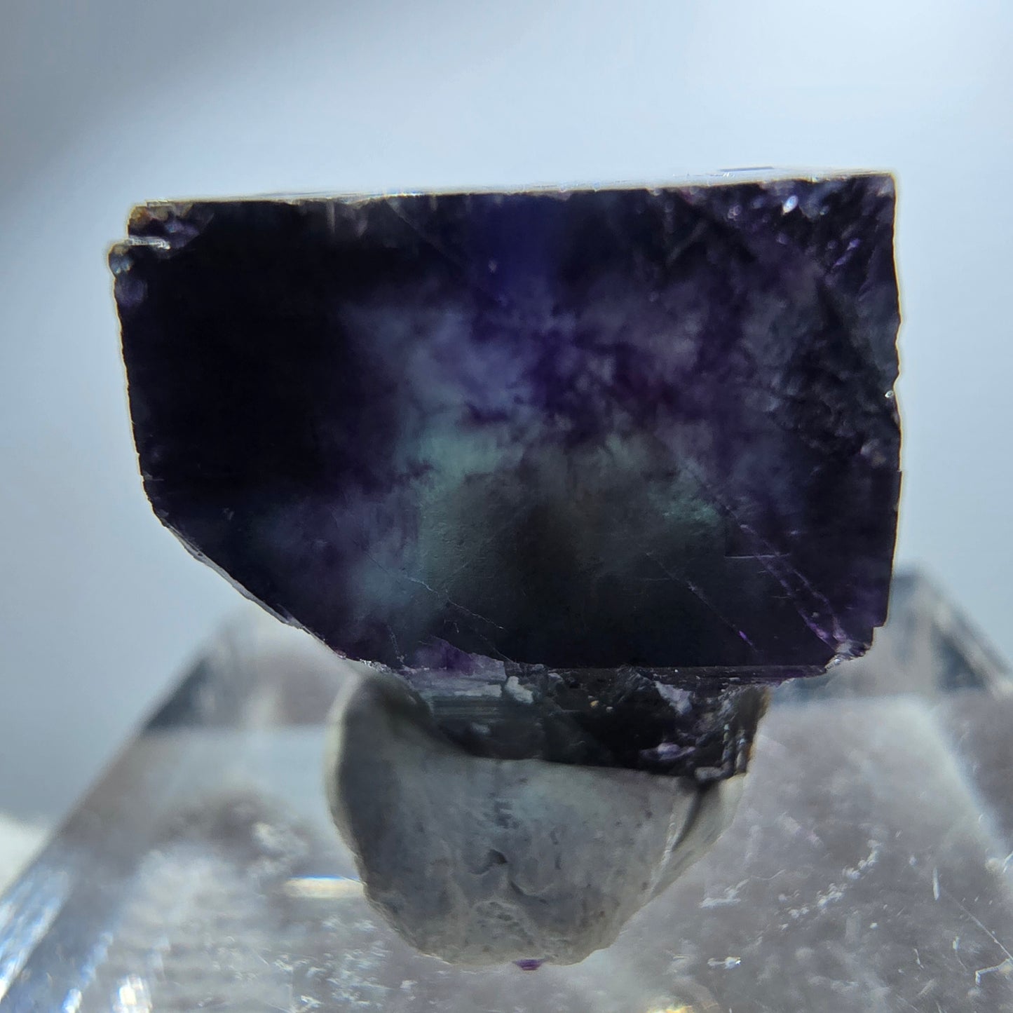 Rare spécimen de cube de fluorite fantôme, vert zonal et violet, Okorusu, Namibie, 19 x 18 x 14 mm