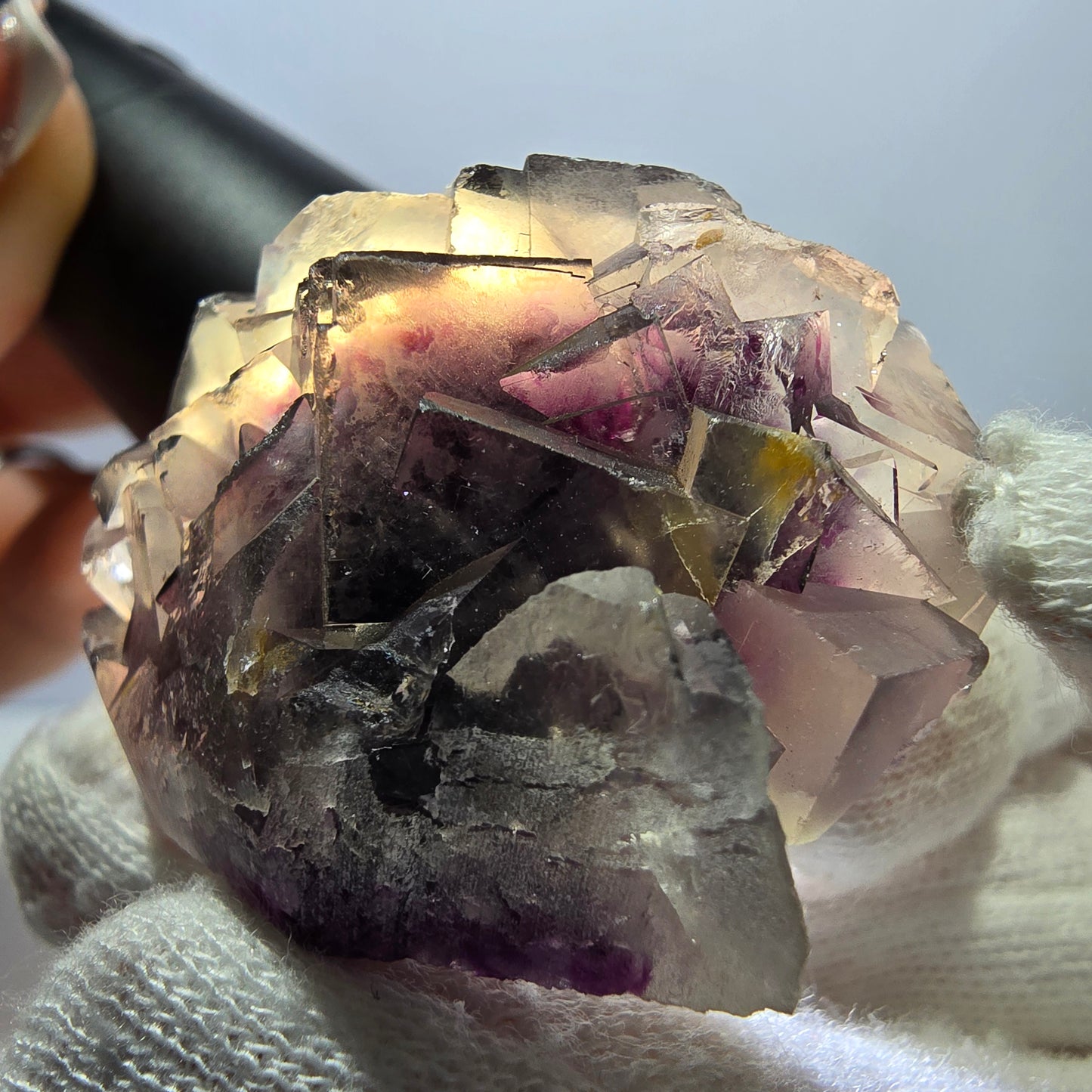 Rare spécimen de cube de fluorite fantôme, violet et blanc, Okorusu, Namibie, 44 x 38 x 26 mm