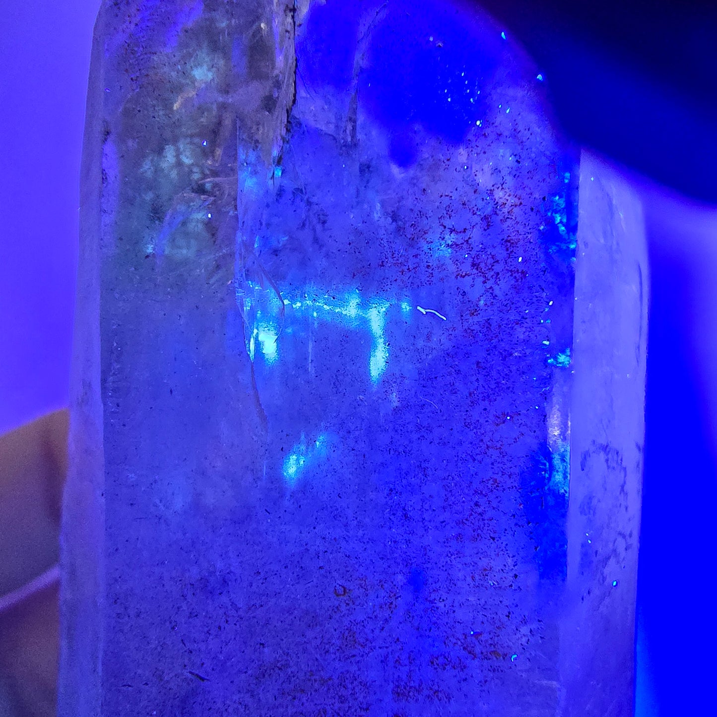 Sceptre fantôme squelette en quartz fumé DT, poche Saint-Valentin en calcite UV, Namibie 97 x 44 x 37 mm