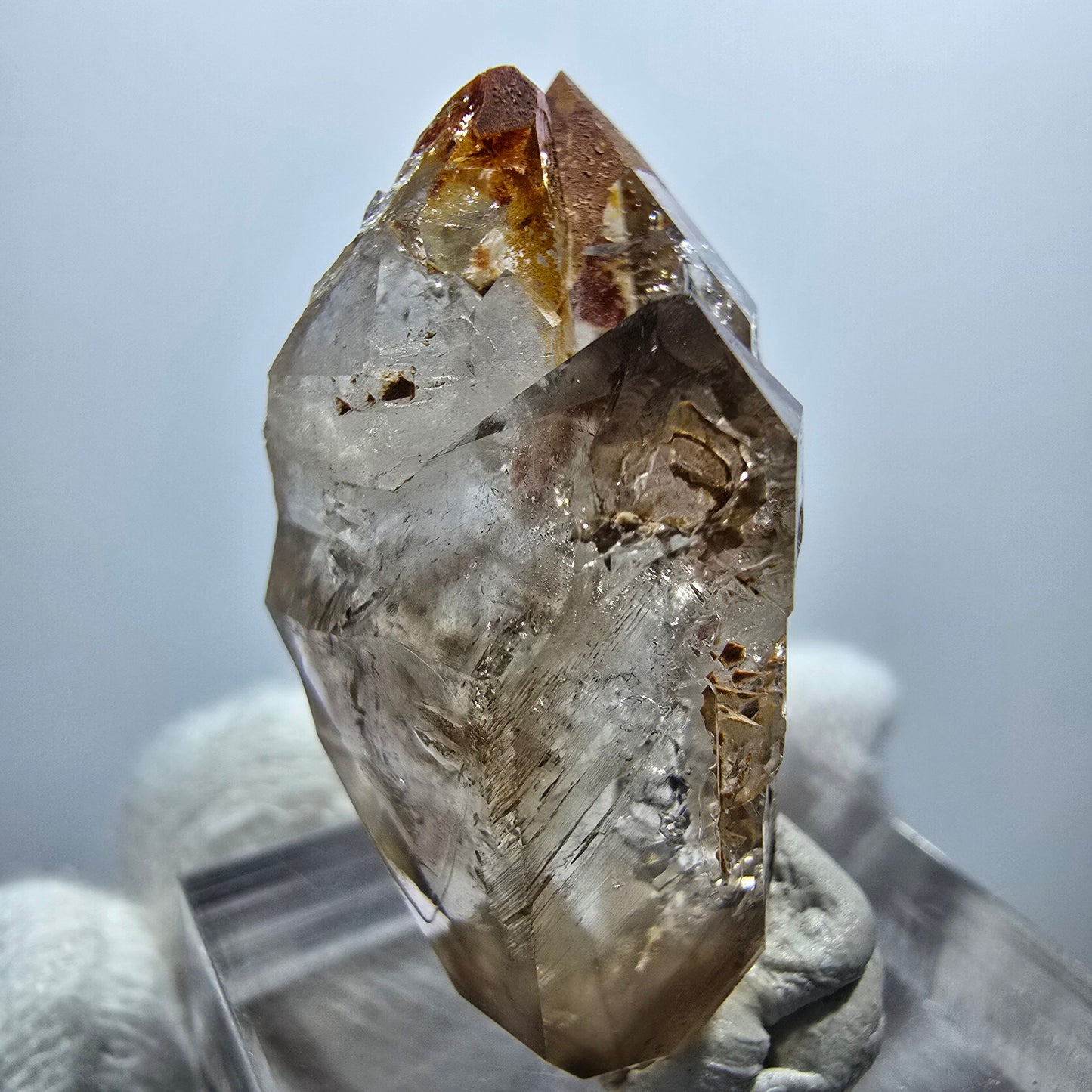 Sceptre Enhydro Phantom Smoky Quartz DT, 1x Bubble Goboboseb, Namibie 32*17*17mm
