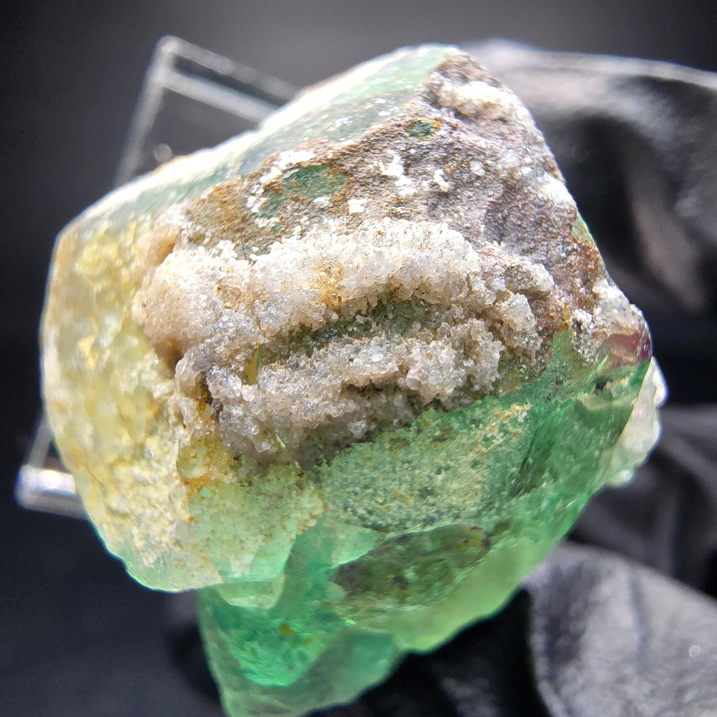 Klarer Phantom Fluorit Würfel lila grün mit Hyalit Erongo Namibia 31*28*22mm
