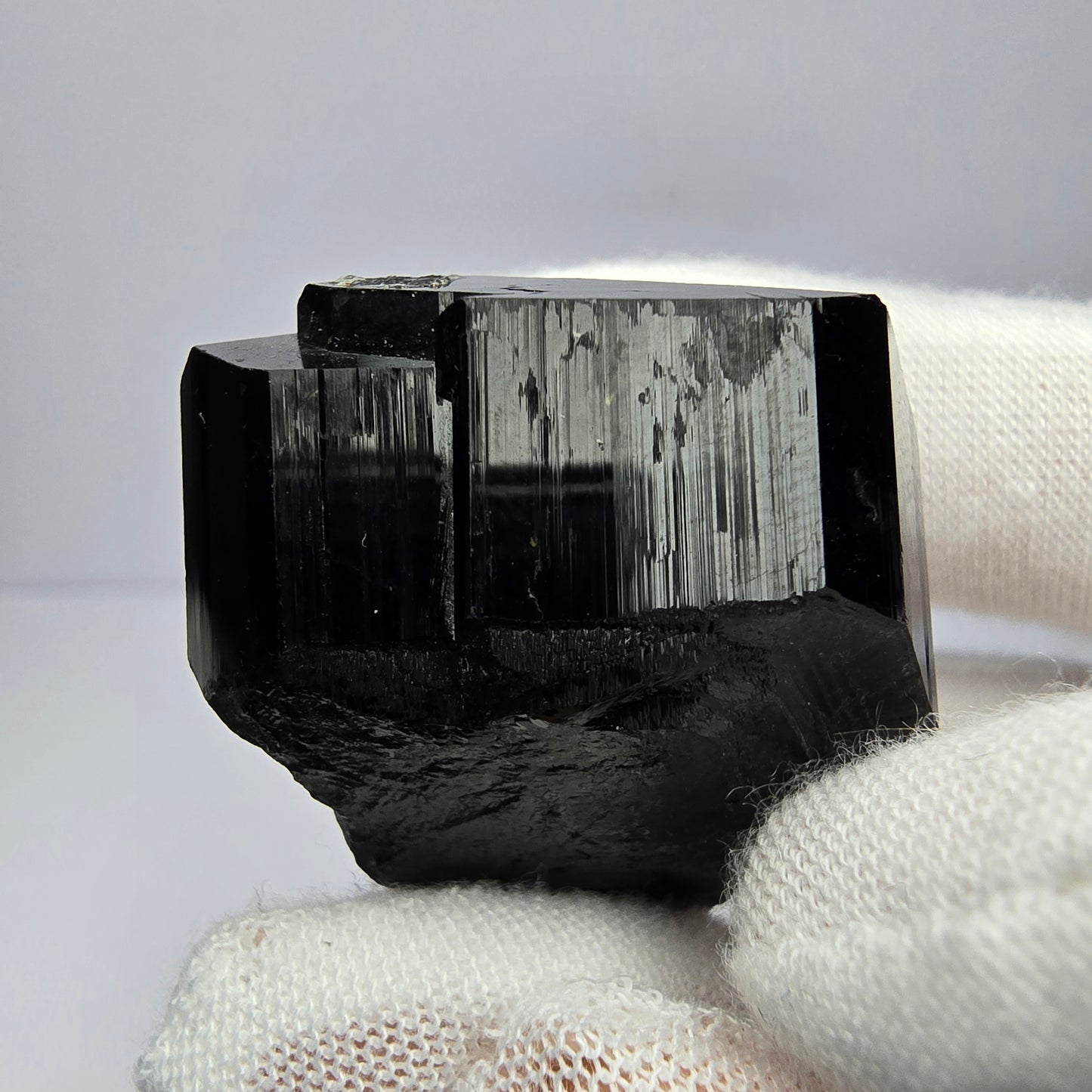 Symmetrischer Schörl Turmalin mit Hyalit Erongo, Namibia 40*30*27mm Sammlung