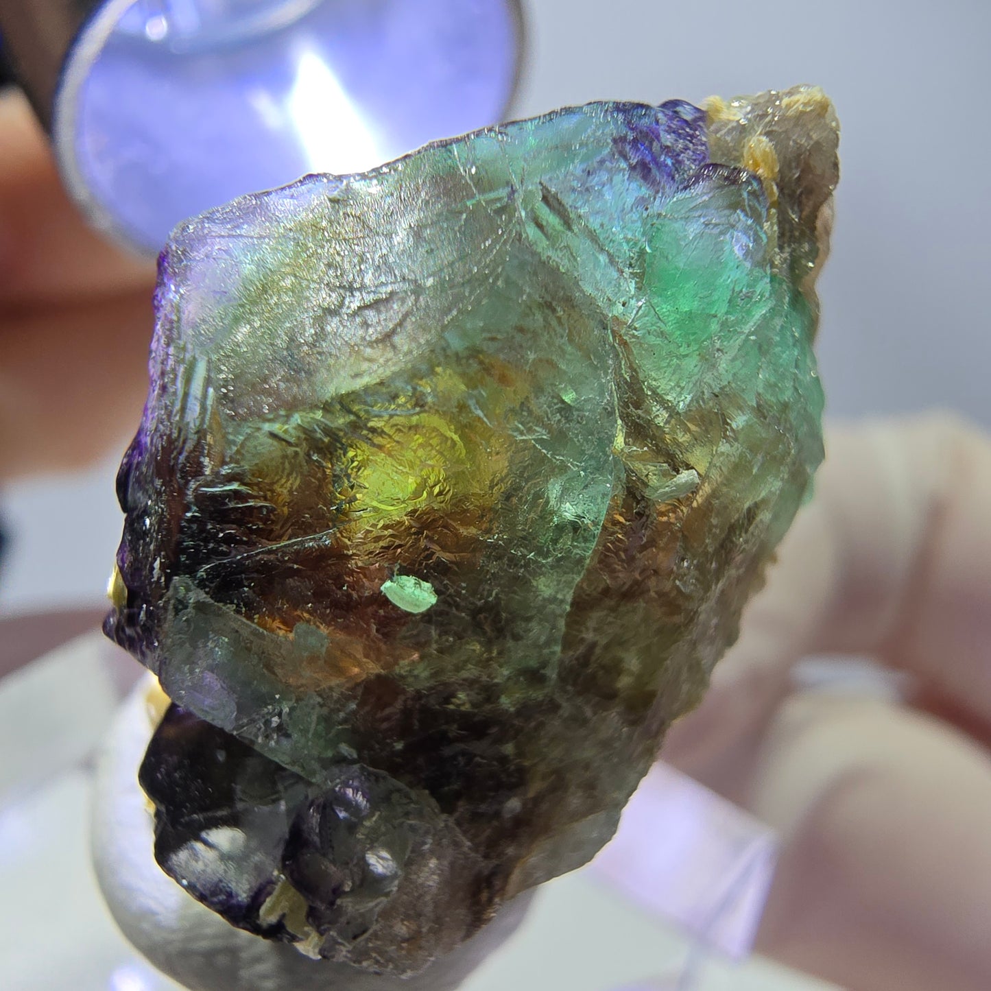 Cube hexagonal de fluorite fantôme, muscovite, tourmaline Schörl, Erongo, Namibie 27 x 20 x 18 mm
