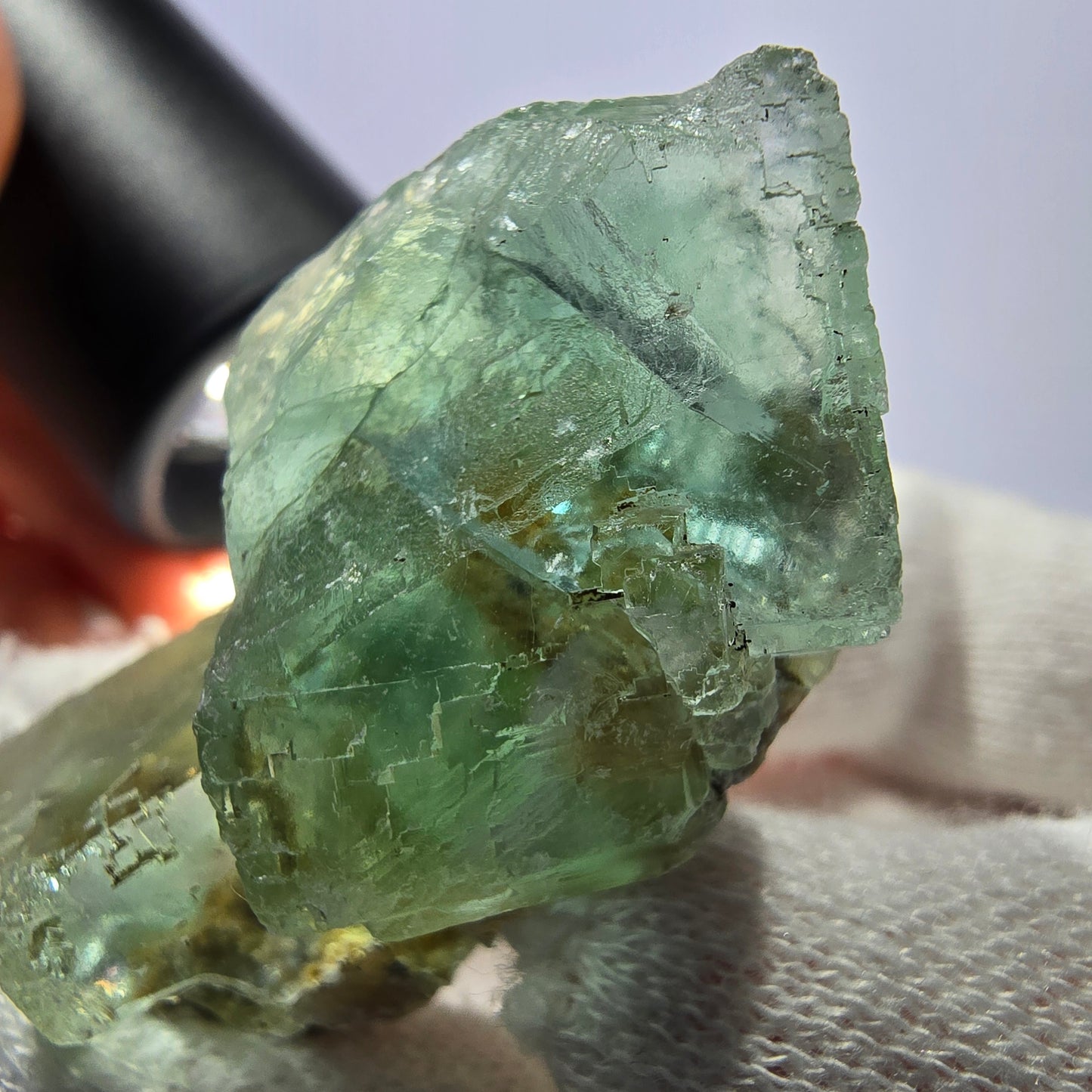 Rare spécimen de cube de fluorite fantôme, parqueté vert Okorusu, Namibie, 45 x 29 x 23 mm
