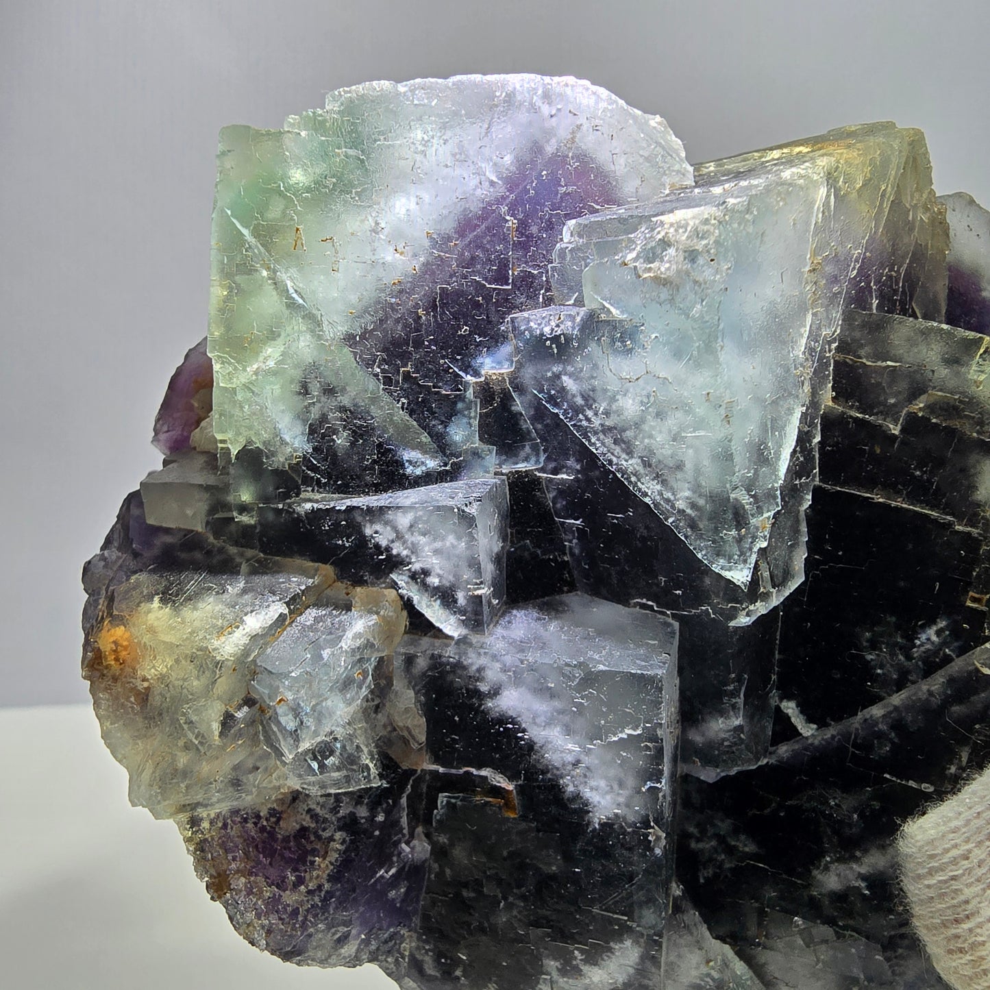 Spécimen de cube de fluorite fantôme XL, parqueté vert violet Okorusu, Namibie 141*130*48 mm