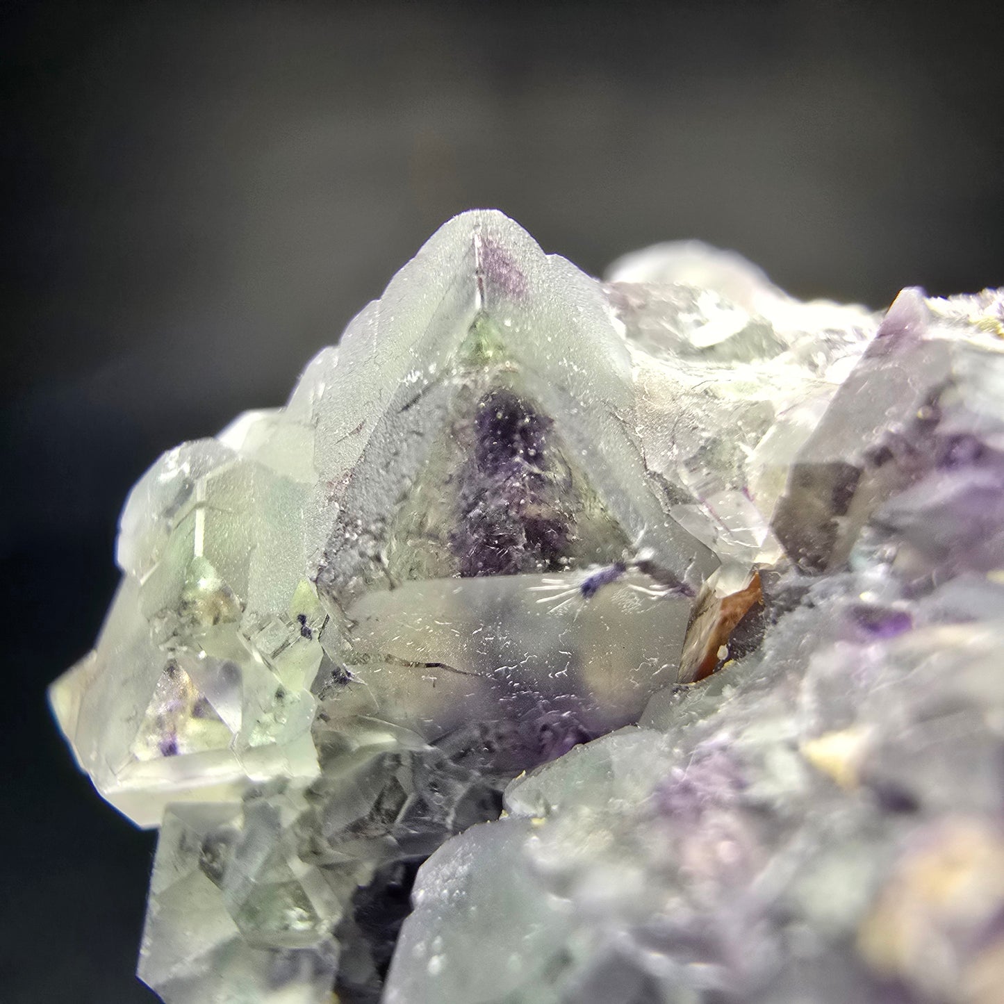 Klare zonare Fluorit Würfel Schörl Muskovit Stufe Erongo, Namibia 54*36*27mm