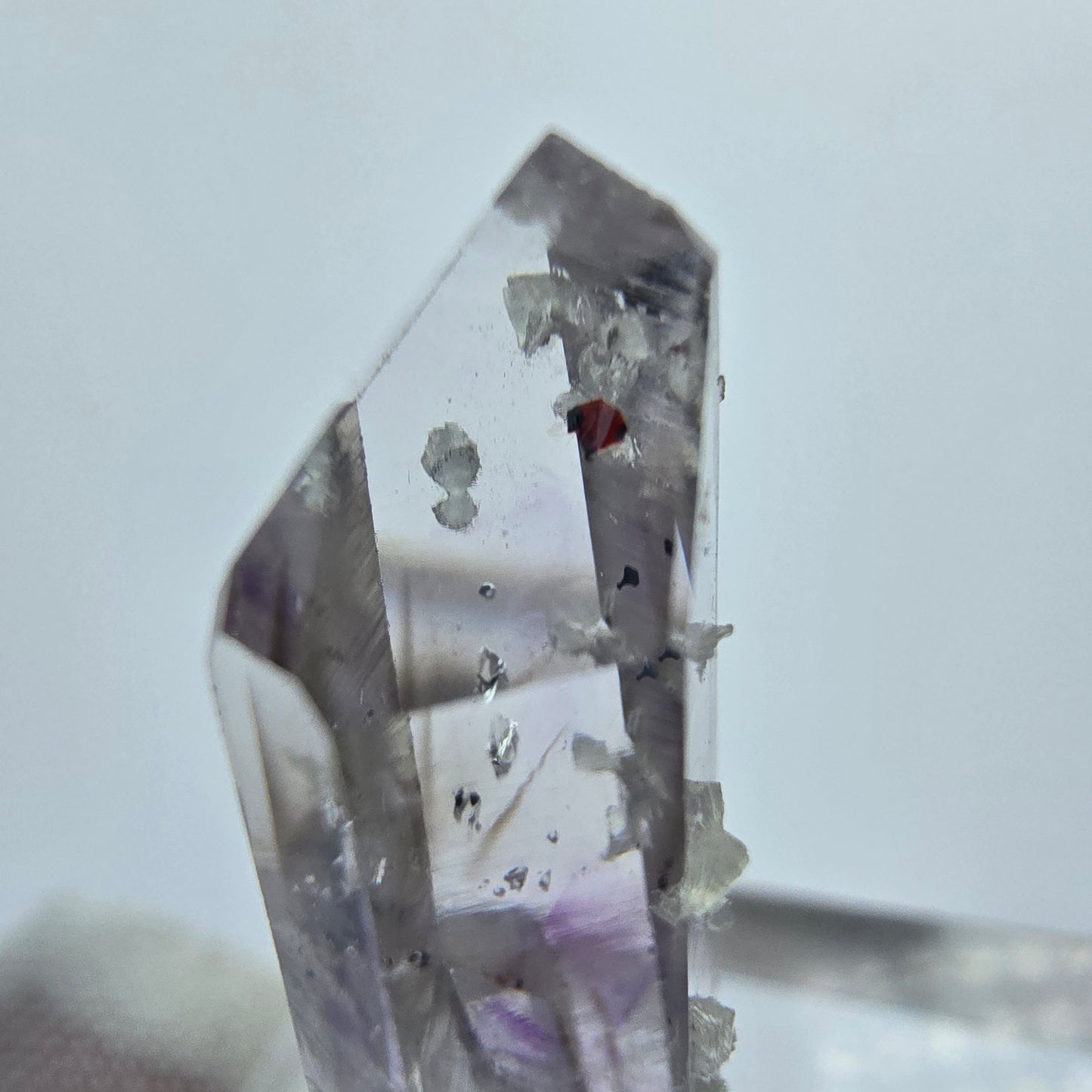 Harlekin Phantom Amethyst mit Prehnit Streep Mine Goboboseb Namibia 30*11*9mm