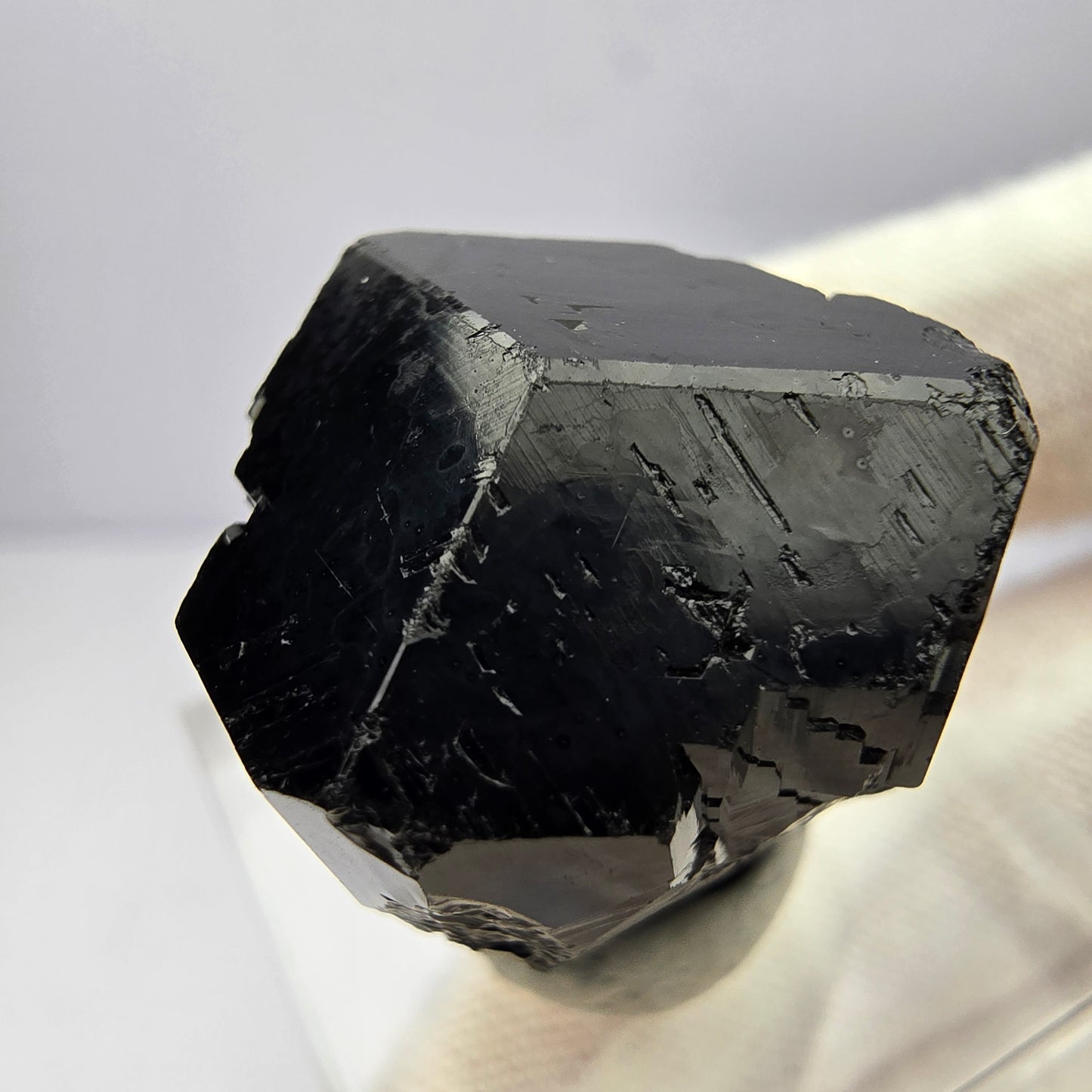 Symmetrischer Schörl Turmalin schwarz glänzend Erongo, Namibia 24*21*20mm