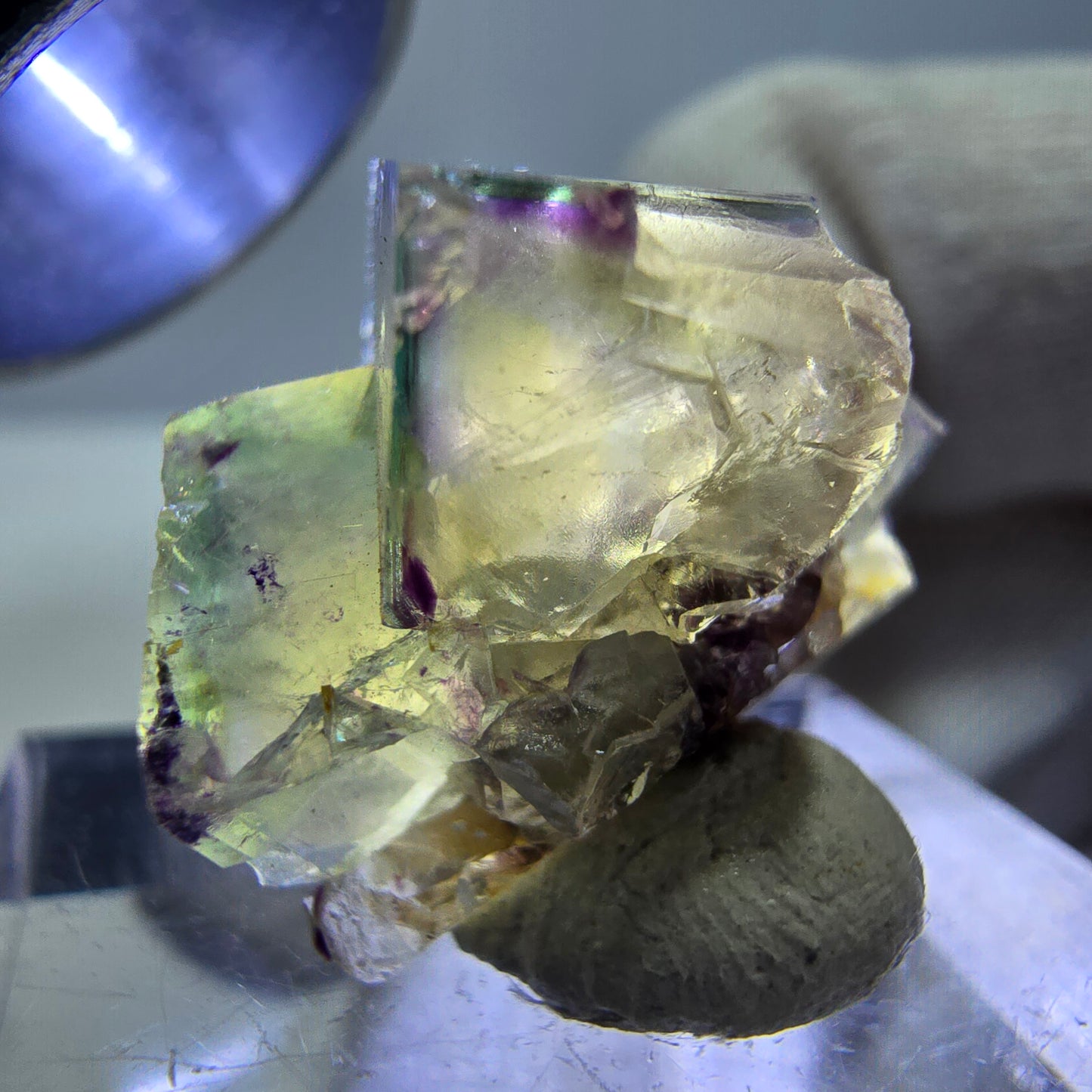 Spécimen de cube de fluorite fantôme zonal, jaune violet vert Okorusu, Namibie 21*17*14mm