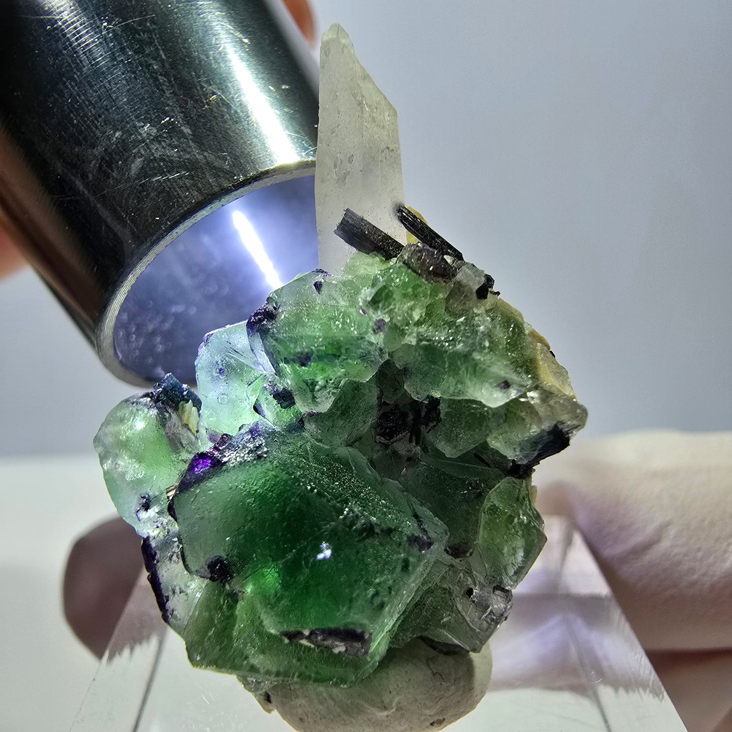 Cube de fluorite fantôme, quartz fumé, tourmaline schol, muscovite, Erongo, Namibie, 31 x 22 x 16 mm