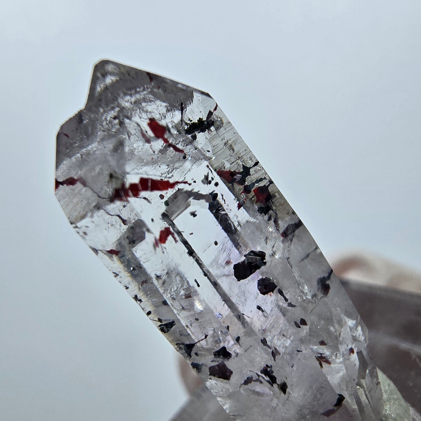 Quartz clair Harlequin Point Streep Mine, Goboboseb, Namibie, 30 x 12 x 10 mm