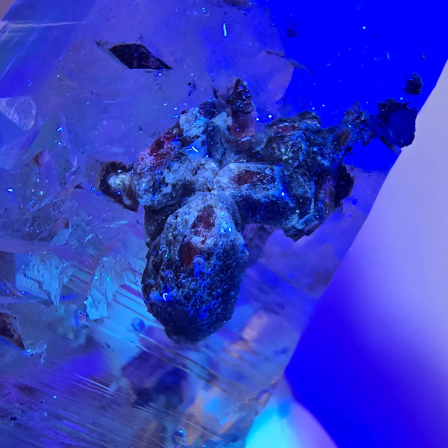 Quartz fumé squelette Enhydro DT, calcite UV, pochette Valentine 3x Bubble, Namibie 118 x 34 x 29 mm