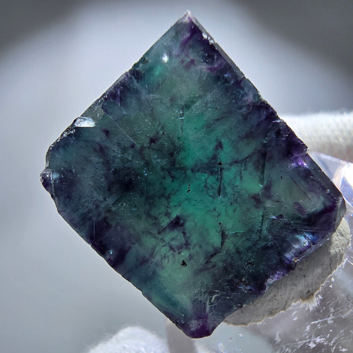 Spécimen rare de cube de fluorite fantôme, vert zonal et violet, Okorusu, Namibie, 27 x 27 x 16 mm