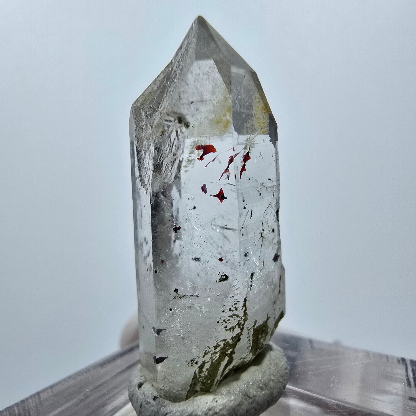 Quartz clair Harlequin Point Streep Mine, Goboboseb, Namibie 28 x 11 x 10 mm
