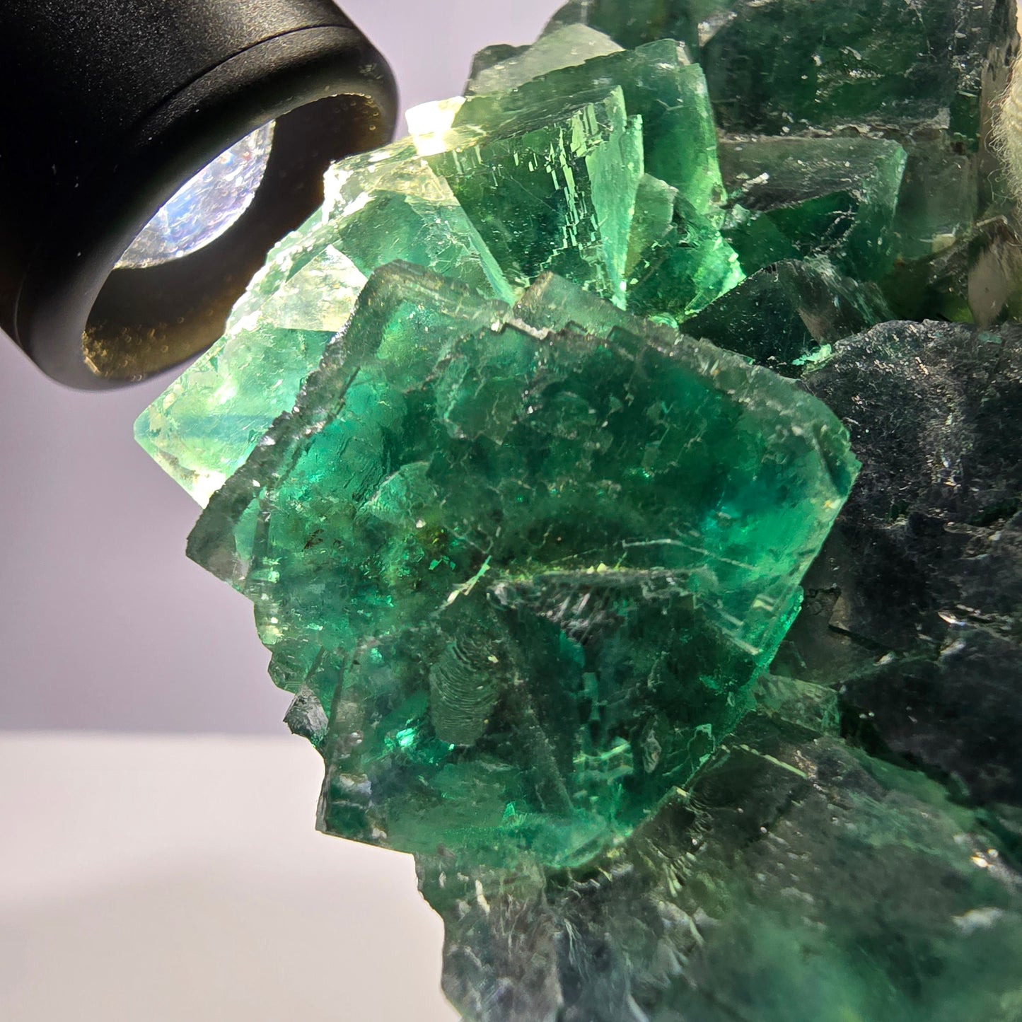 Grand cube de fluorite fantôme vert étagé Okorusu Namibie 102 x 78 x 28 mm