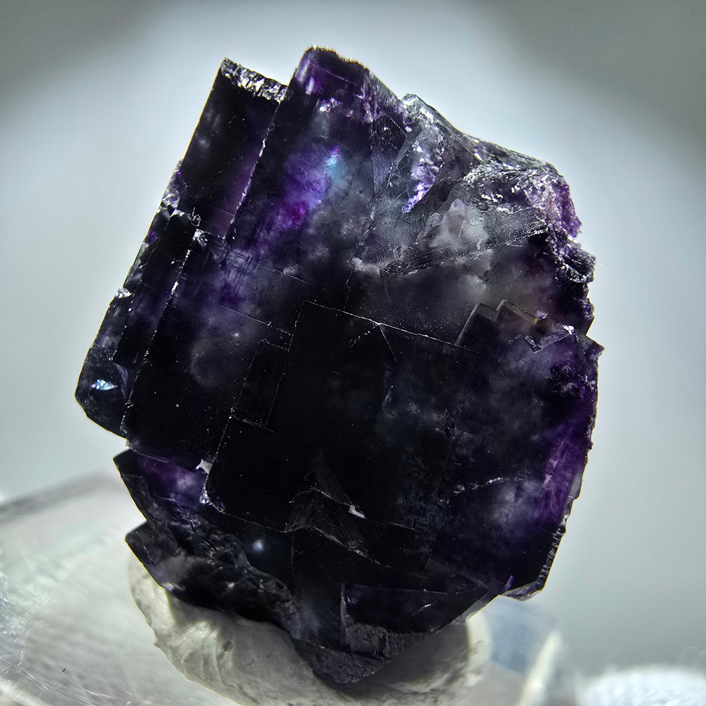 Spécimen rare de cube de fluorite fantôme, vert-violet zonal, Okorusu, Namibie, 24 x 23 x 19 mm