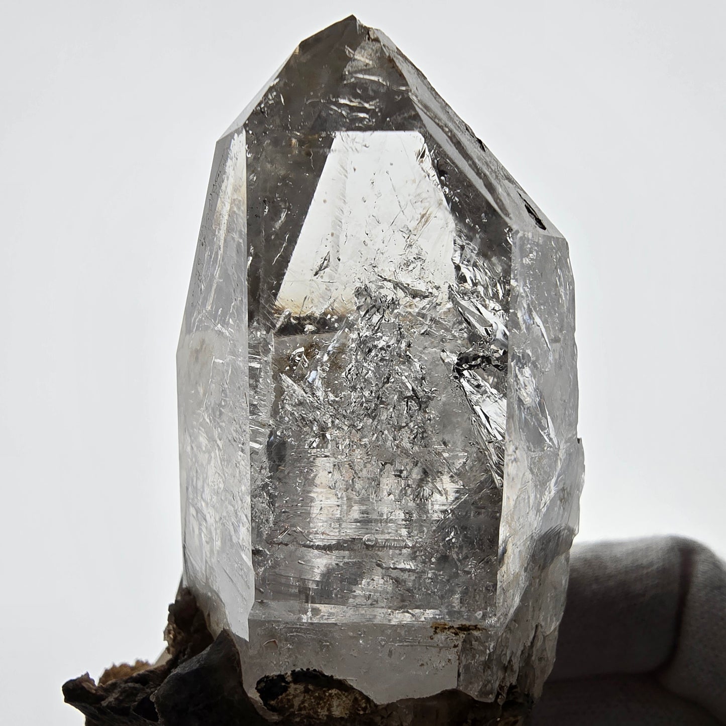 Sceptre squelette en quartz fumé Enhydro, calcite UV Valentine Pocket Goboboseb Namibie 99 x 56 x 45 mm