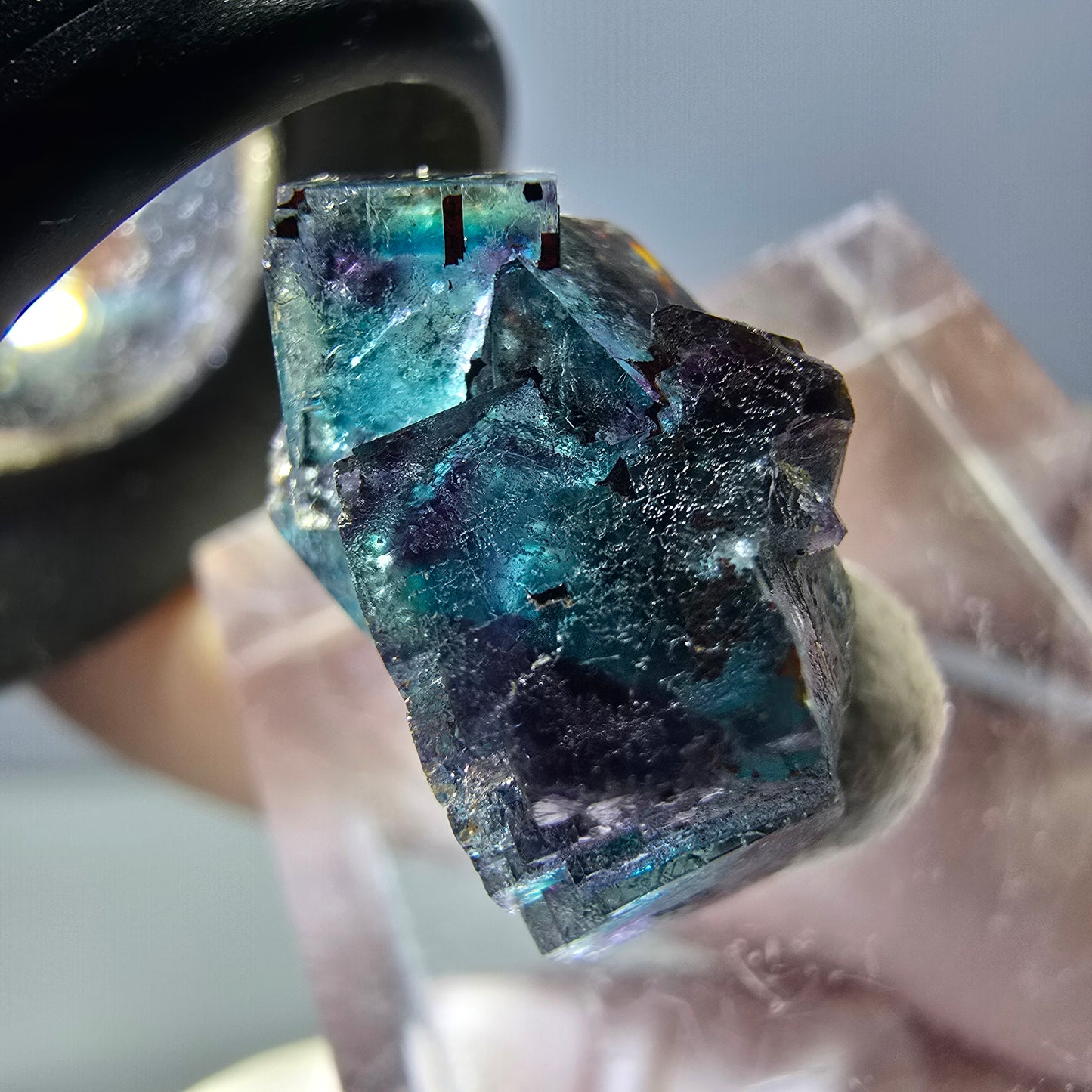 Spécimen de cube de fluorite fantôme, parqueté vert violet Okorusu, Namibie 20 x 15 x 12 mm