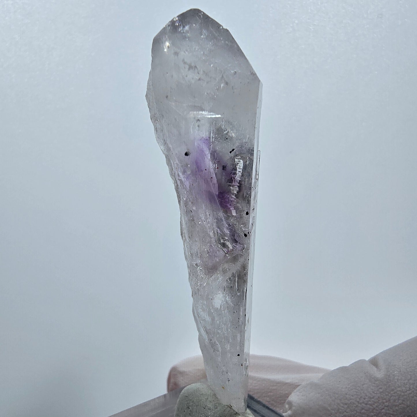 Améthyste fantôme squelette avec hématite, mine Streep, Goboboseb, Namibie, 66 x 16 x 12 mm