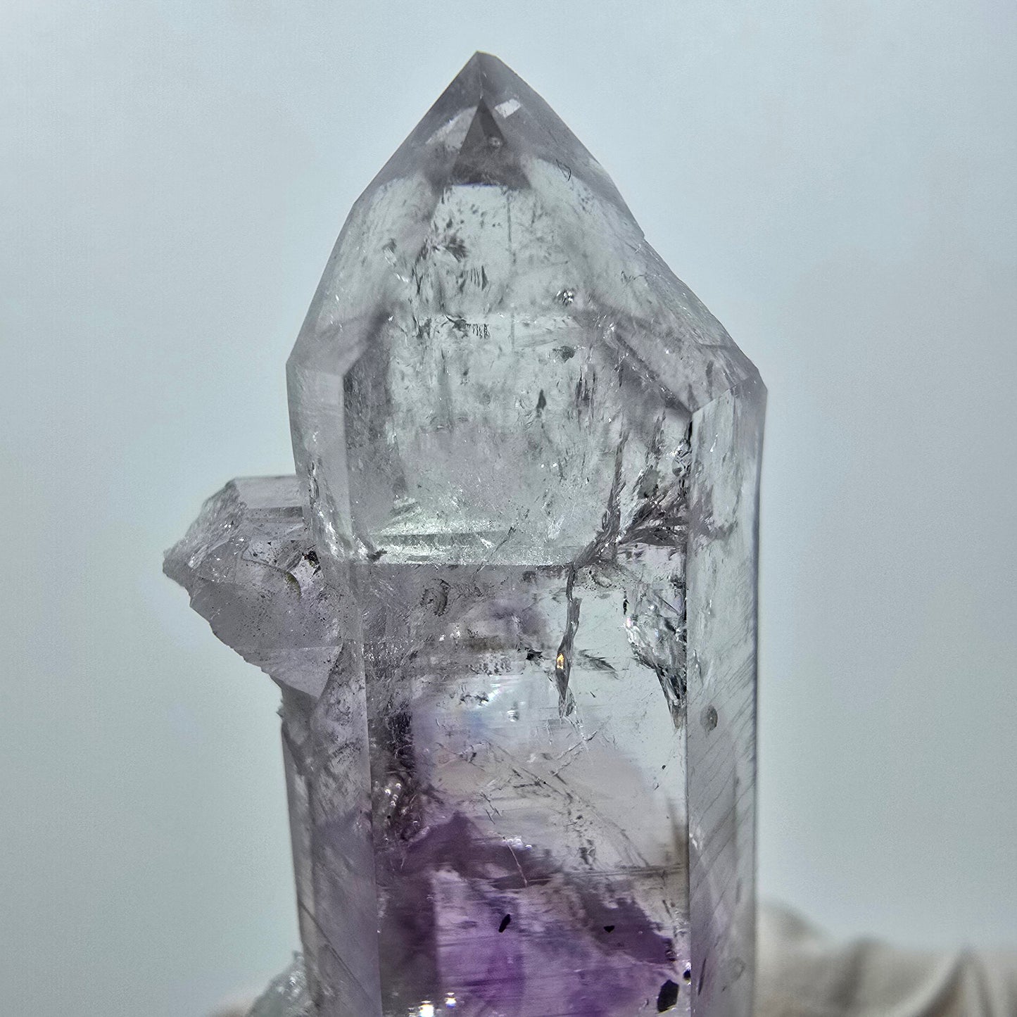 Améthyste fantôme, mine d'hématite Point Streep, Goboboseb, Namibie, 48 x 21 x 14 mm