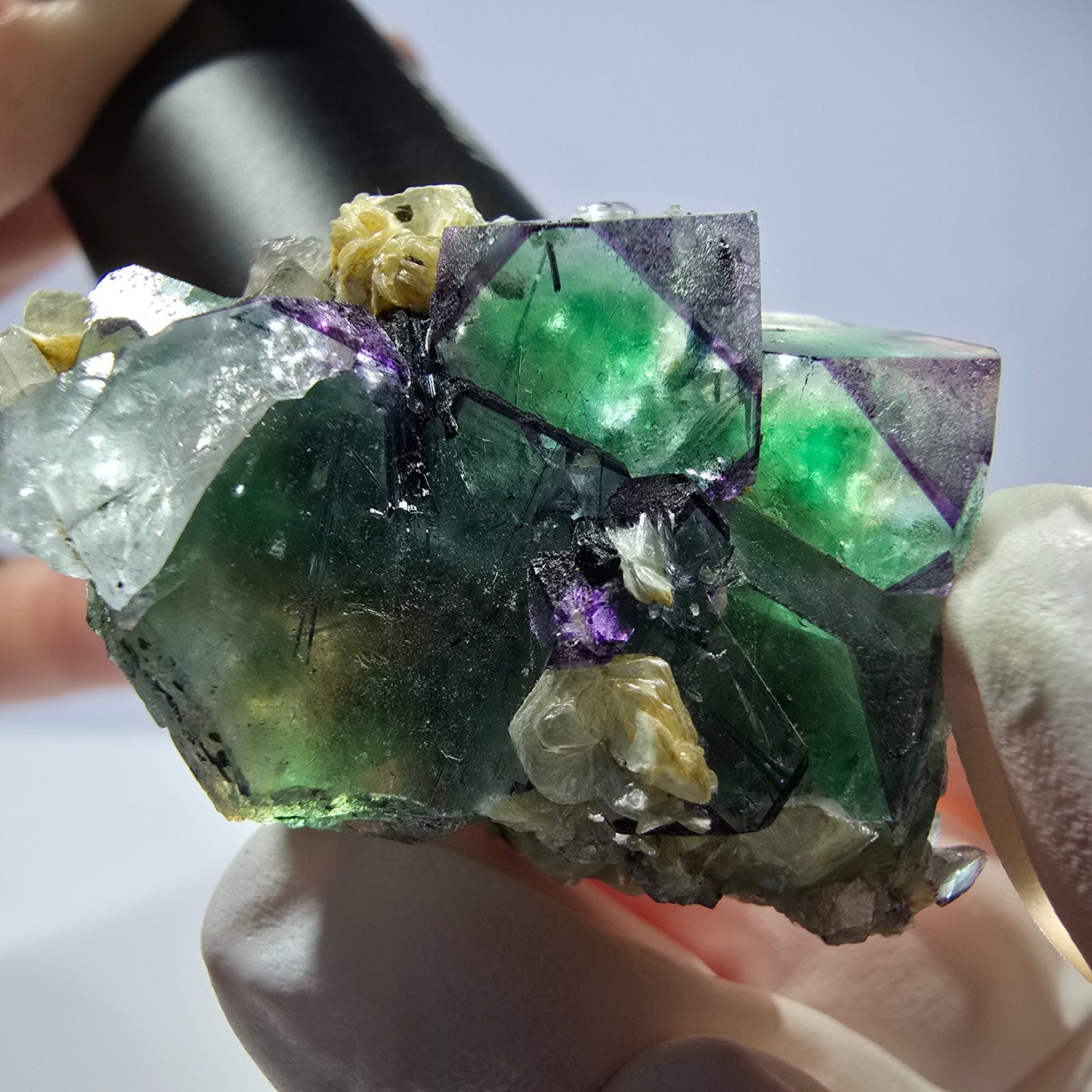 Cube de fluorite fantôme, zonal, muscovite, spécimen de tourmaline Schorl, Erongo, Namibie, 39 x 28 x 22 mm