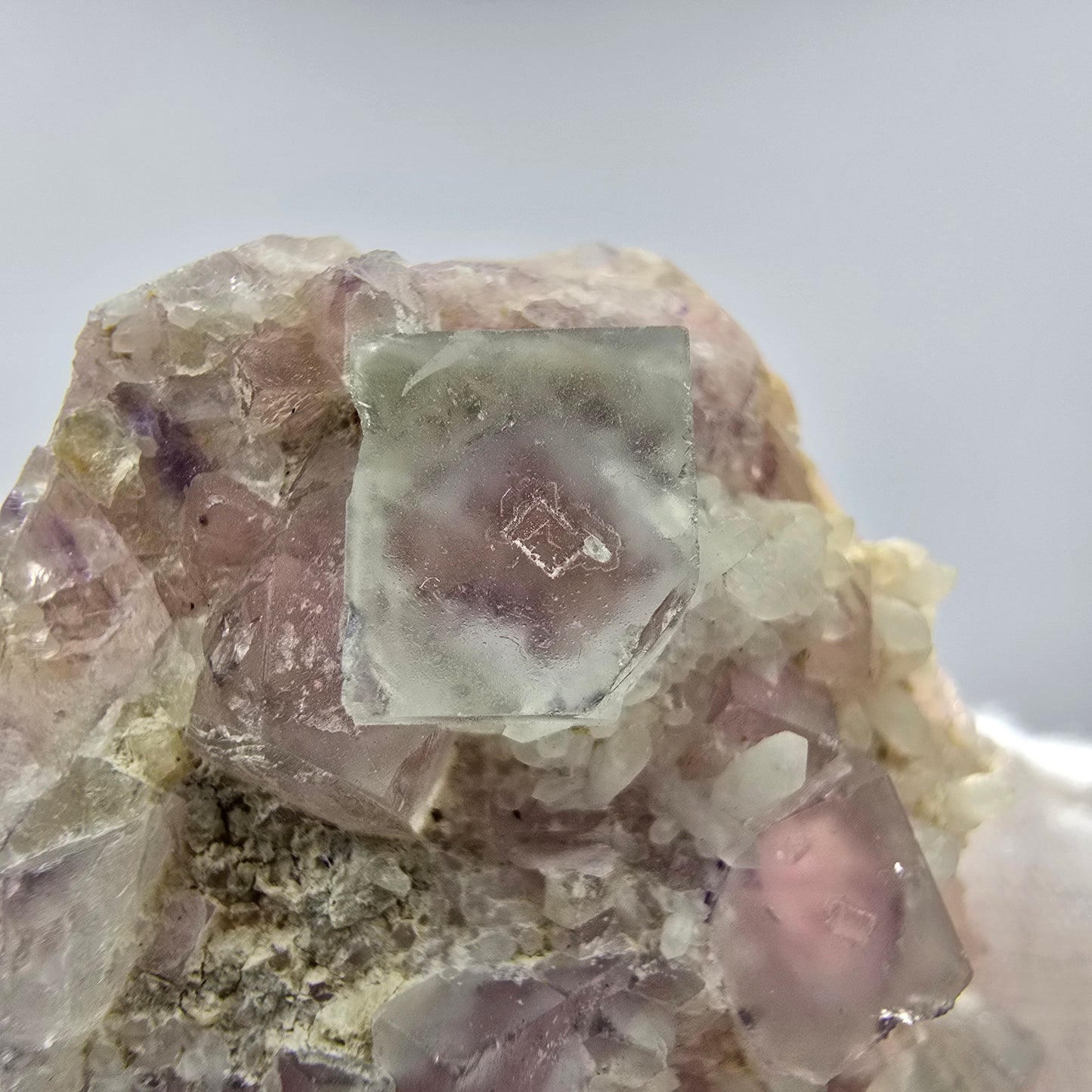Seltene UV Phantom Fluorit Würfel, Quarz Stufe Brandberg, Namibia 47*31*18mm