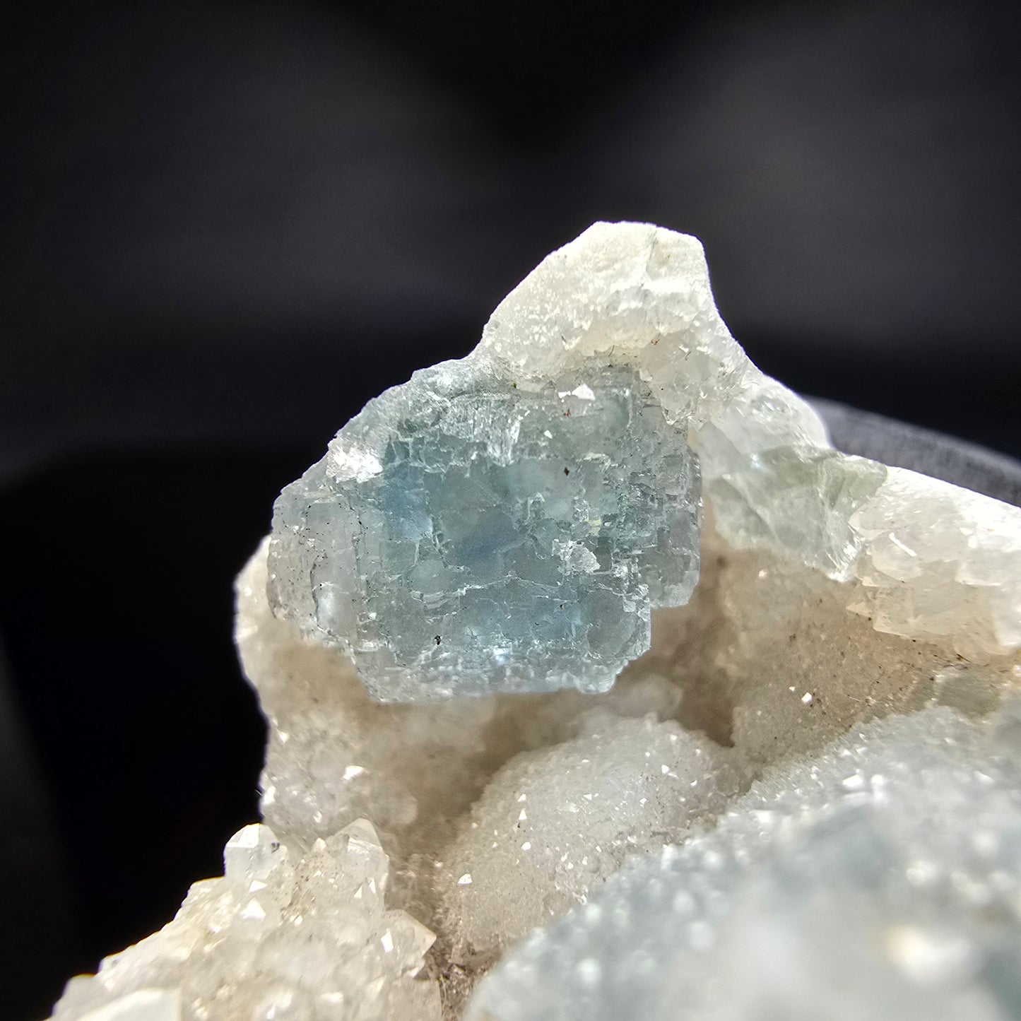 Klare gestufte Fluorit Würfel auf Quarz Stufe Omehane, Namibia 38*27*18mm