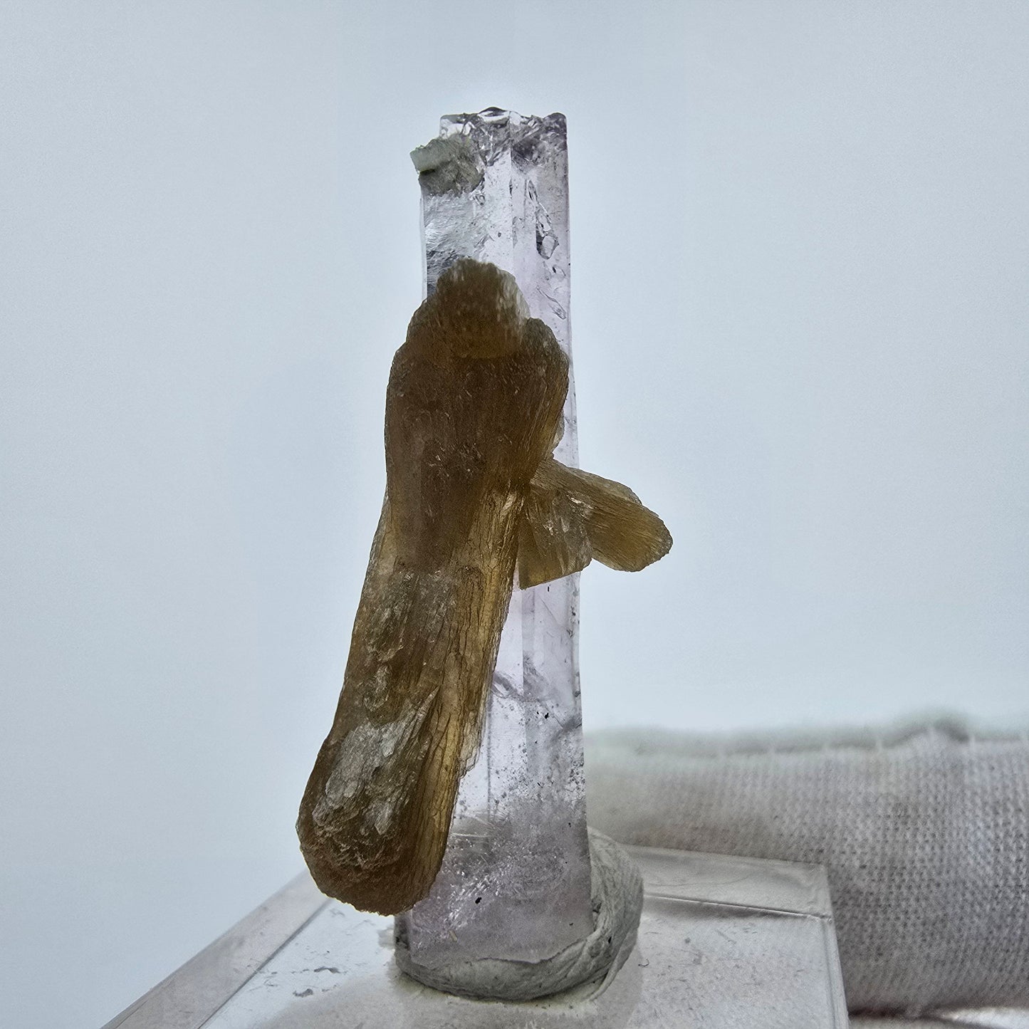 Phantom Amethyst Kristall mit Stilbit Goboboseb, Namibia 40*13*10mm Sammlung