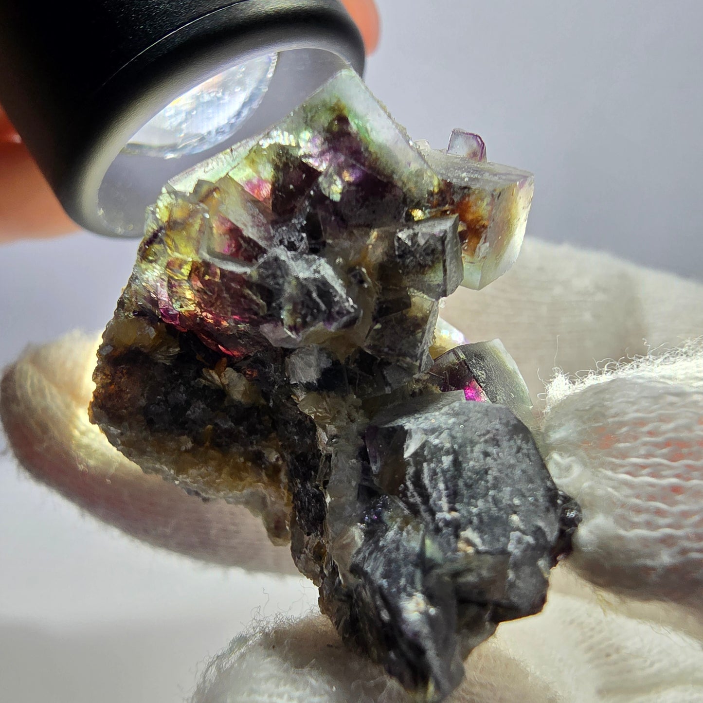 Spécimen de fluorite fantôme colorée, tourmaline scholle, muscovite, Erongo, Namibie, 43 x 31 x 25 mm