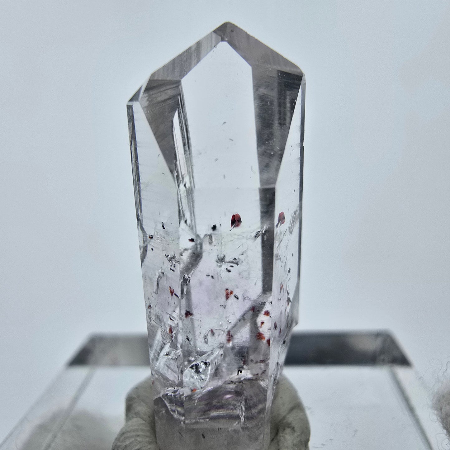 Klarer Harlekin Quarz Kristall Streep Mine Goboboseb Namibia 25*9*9mm Sammlung