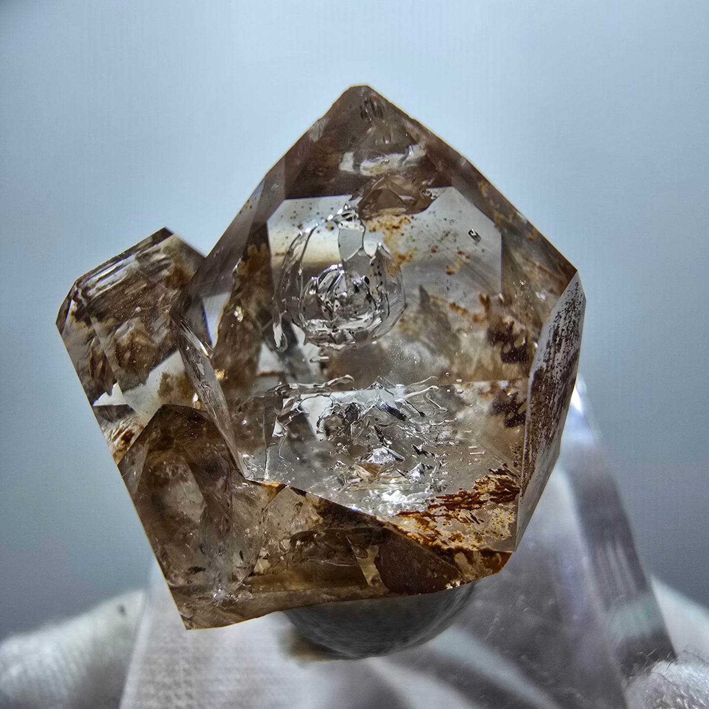 Amas de quartz fumé fantôme transparent DT Sceptre Goboboseb, Namibie 27 x 23 x 15 mm