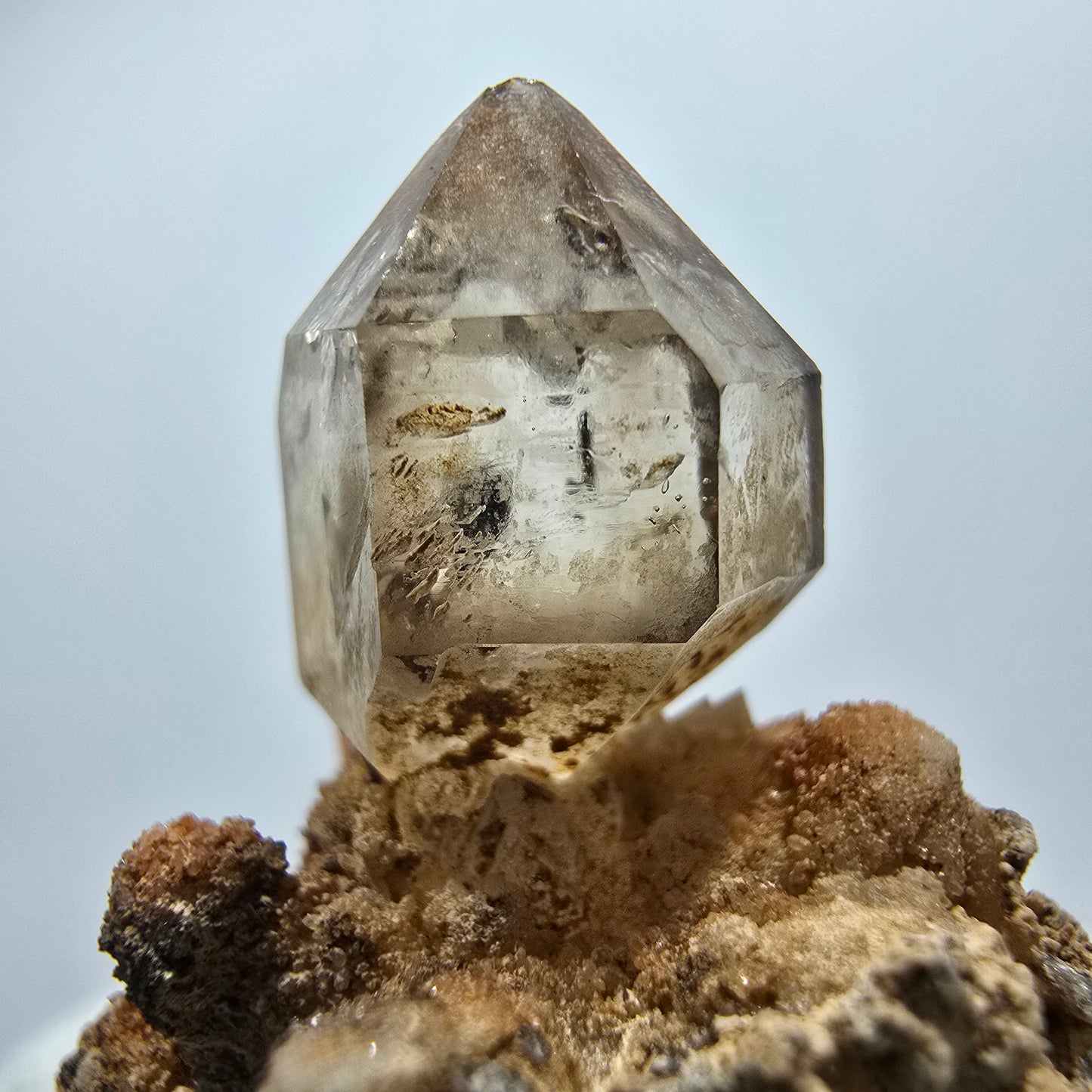 Amas de quartz fumé fantôme transparent, Goboboseb, Namibie, 33 x 25 x 24 mm