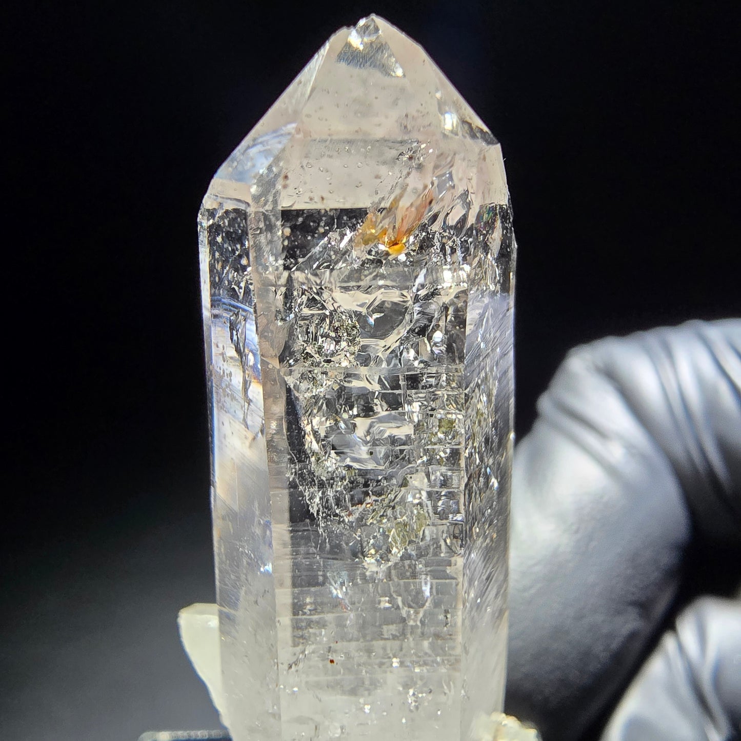 Klare Rauchquarz Spitze mit orangenem Eisen Goboboseb, Namibia 46*16*16mm