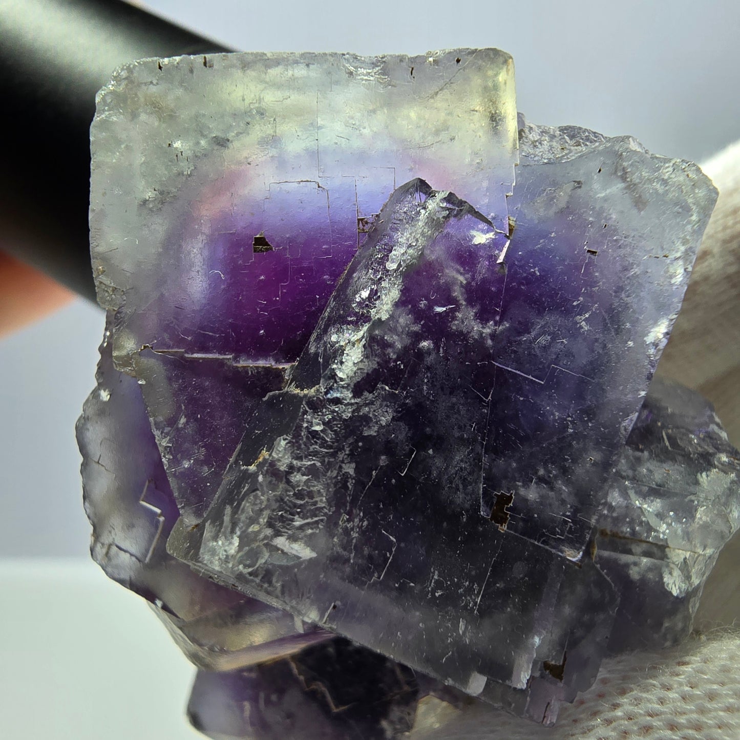 Rare spécimen de cube de fluorite fantôme, bleu-violet Okorusu Namibie 66 x 43 x 32 mm