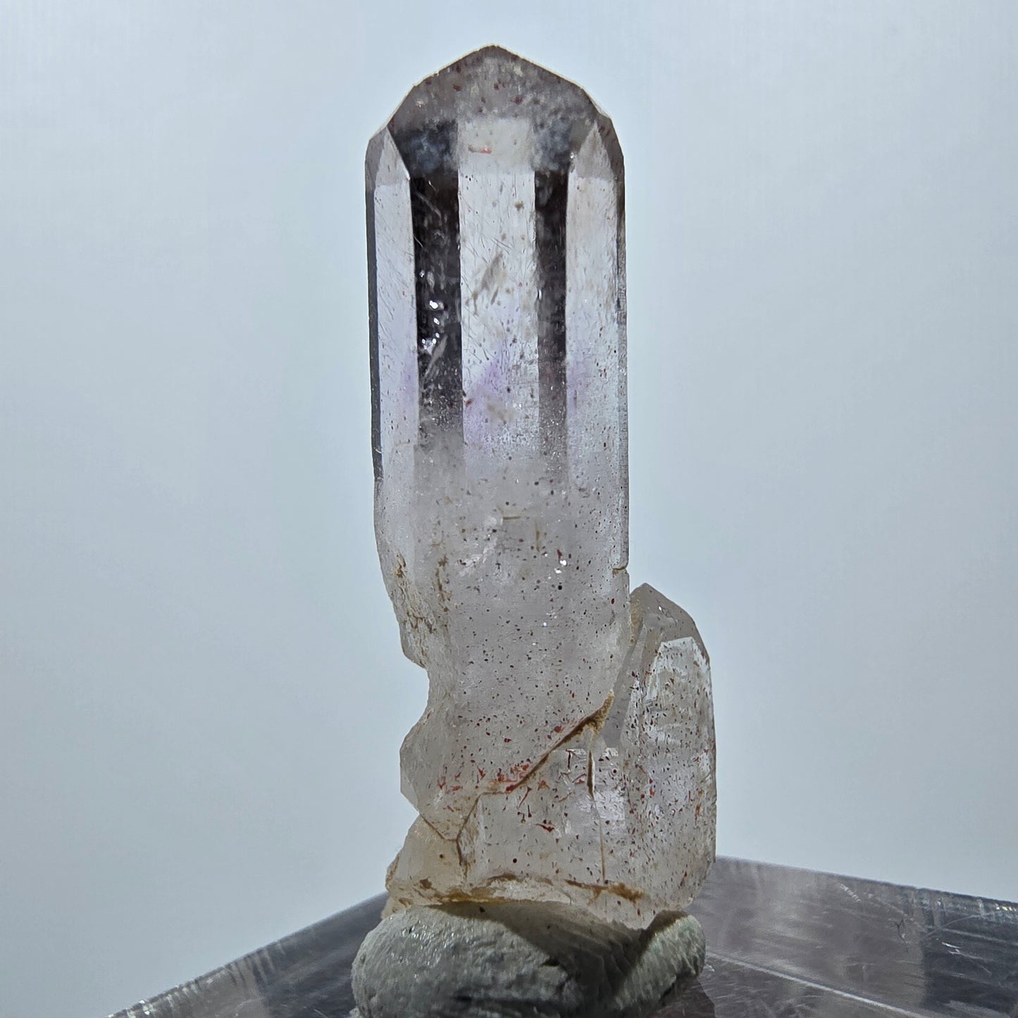 Pointe d'améthyste fantôme de Goboboseb, Namibie, 35 x 12 x 9 mm