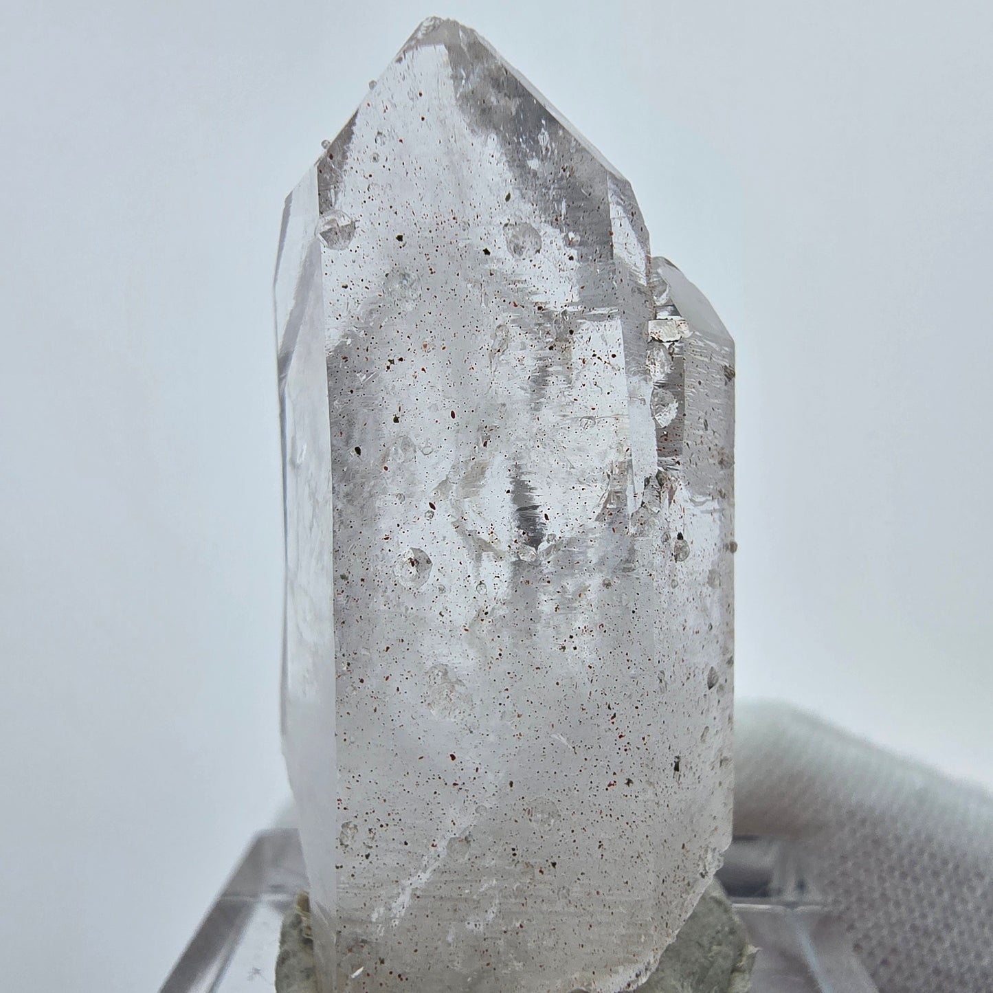 Phantom Amethyst mit Analcim, Hämatit Streep Mine, Goboboseb, Namibia 37*18*17mm