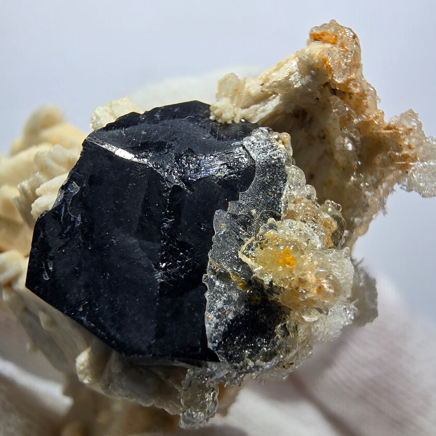 Seltene Schörl Turmalin, Hyalit, Orthoklas Stufe Erongo, Namibia 47*37*26mm