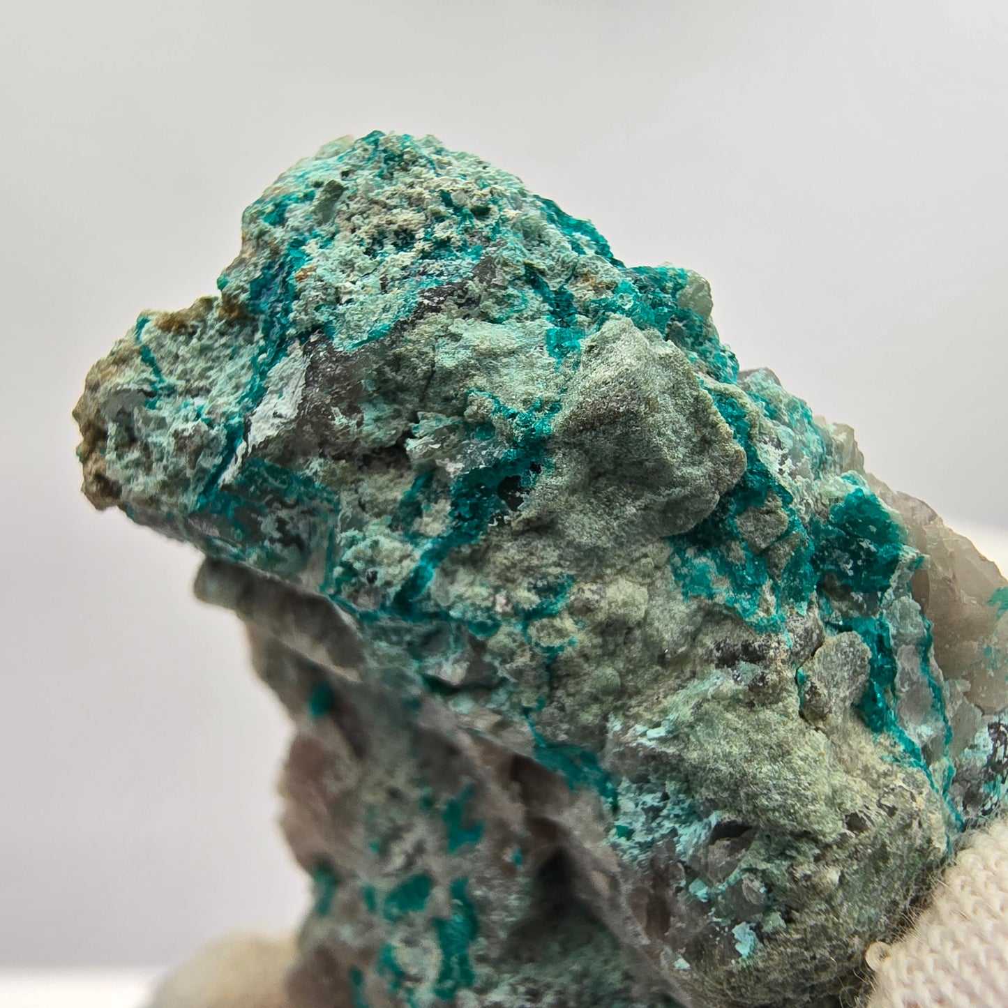 Seltene Dioptas auf Quarz Stufe Kaokoveld, Namibia 52*44*32mm Mineraliensammlung